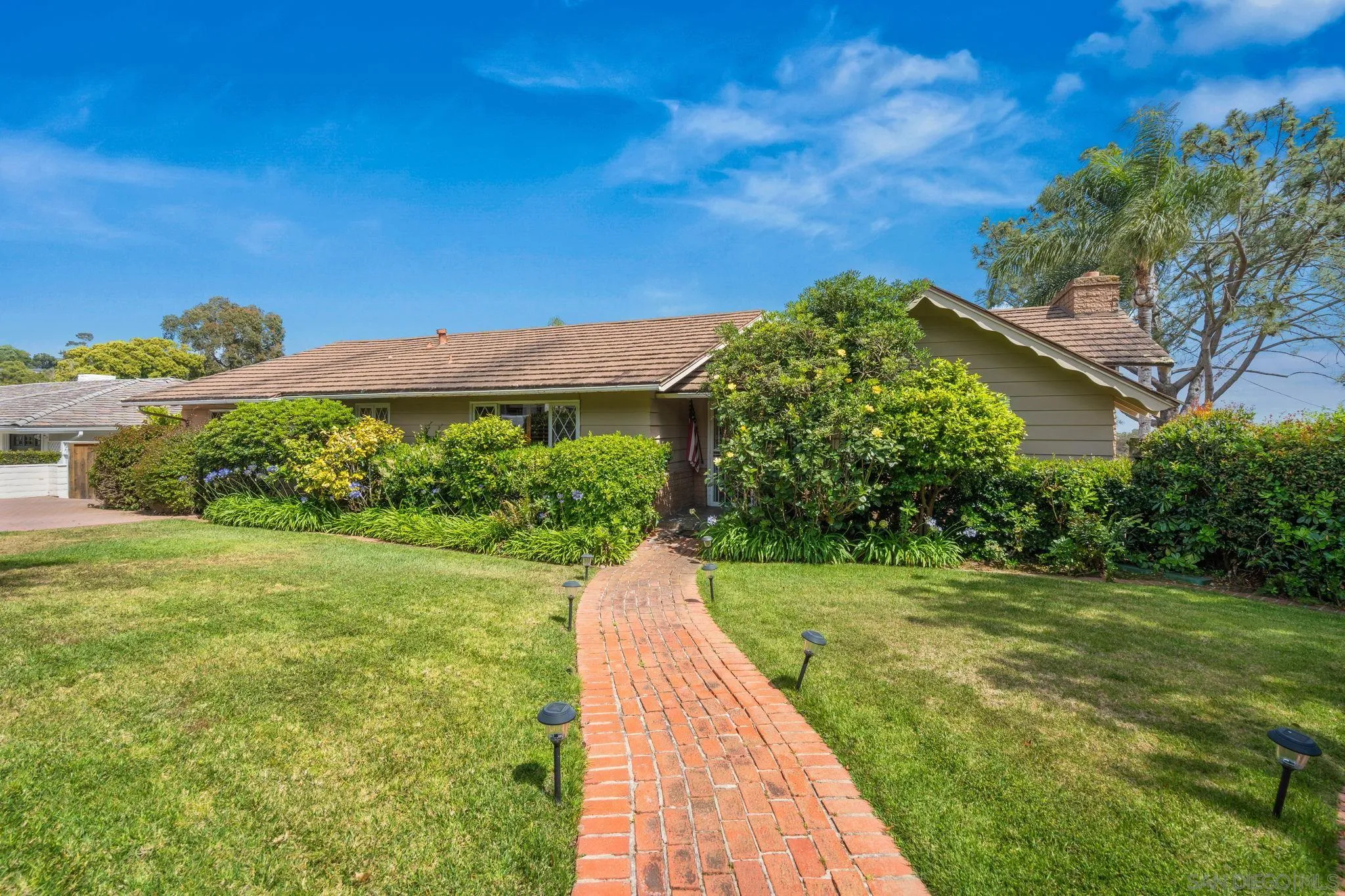 https://cdn.realtyfeed.com/cdn/127/260010572/12a46da4ead5ee7a3f15a395942d6aba.webp