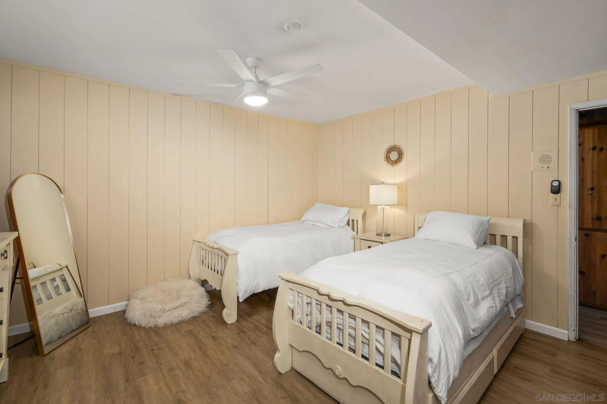 https://cdn.realtyfeed.com/cdn/127/260010572/27ca1471e43fae85a25f83ac0e02f961.webp