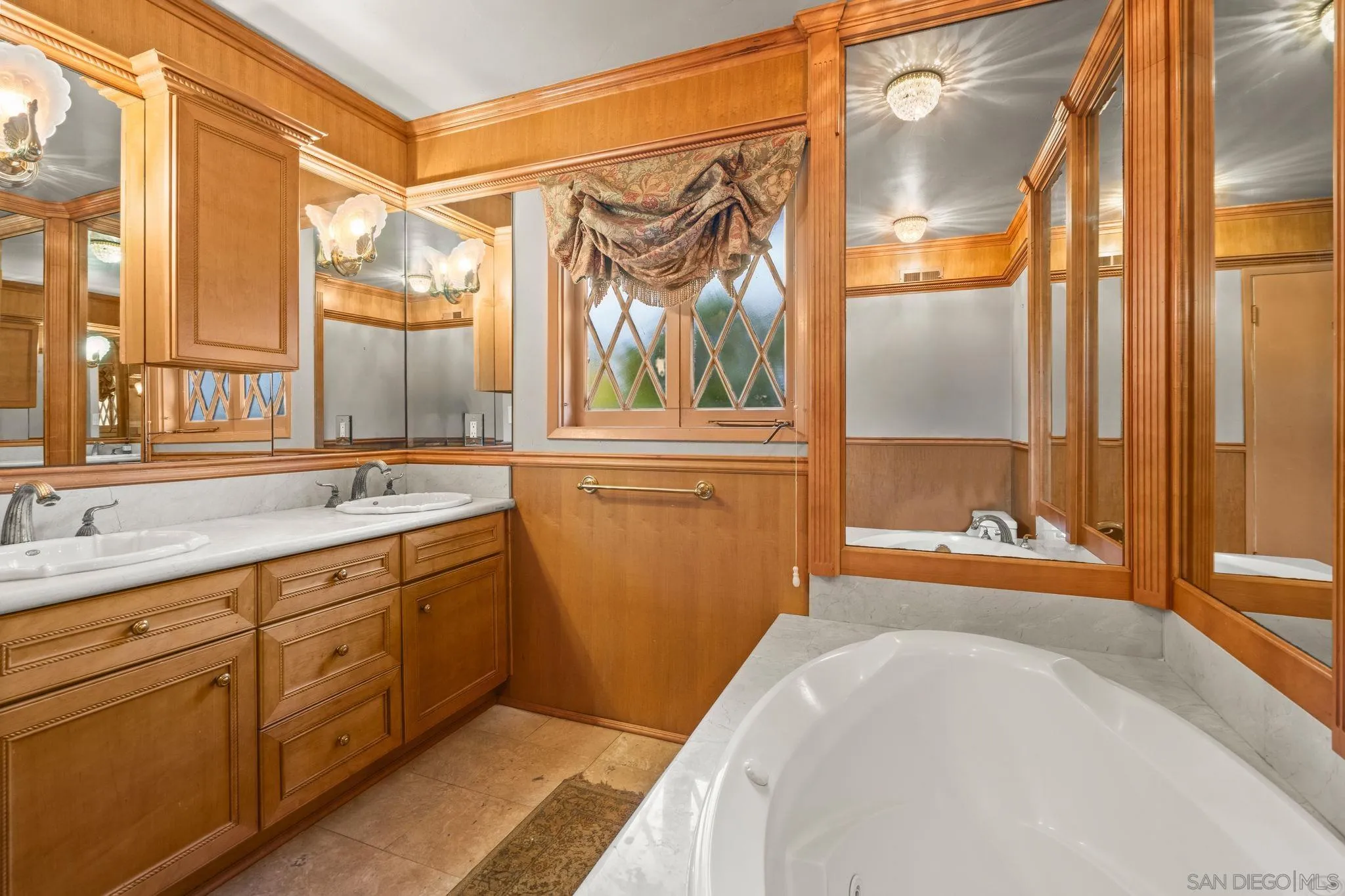 https://cdn.realtyfeed.com/cdn/127/260010572/29ef7b94988e60f86e9259db50441d0c.webp