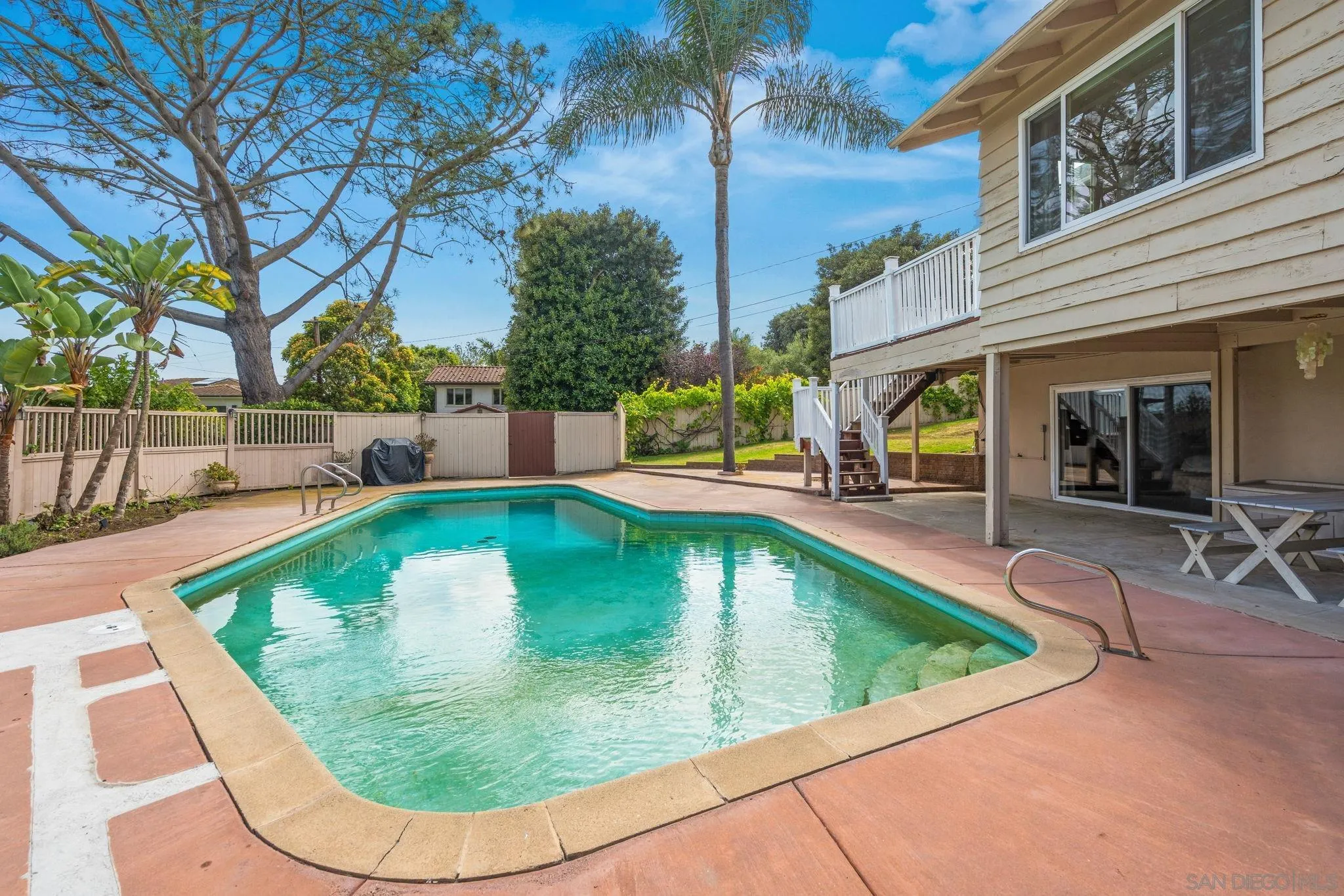 https://cdn.realtyfeed.com/cdn/127/260010572/736701d90baf1886b03e0c9f9360b3a9.webp