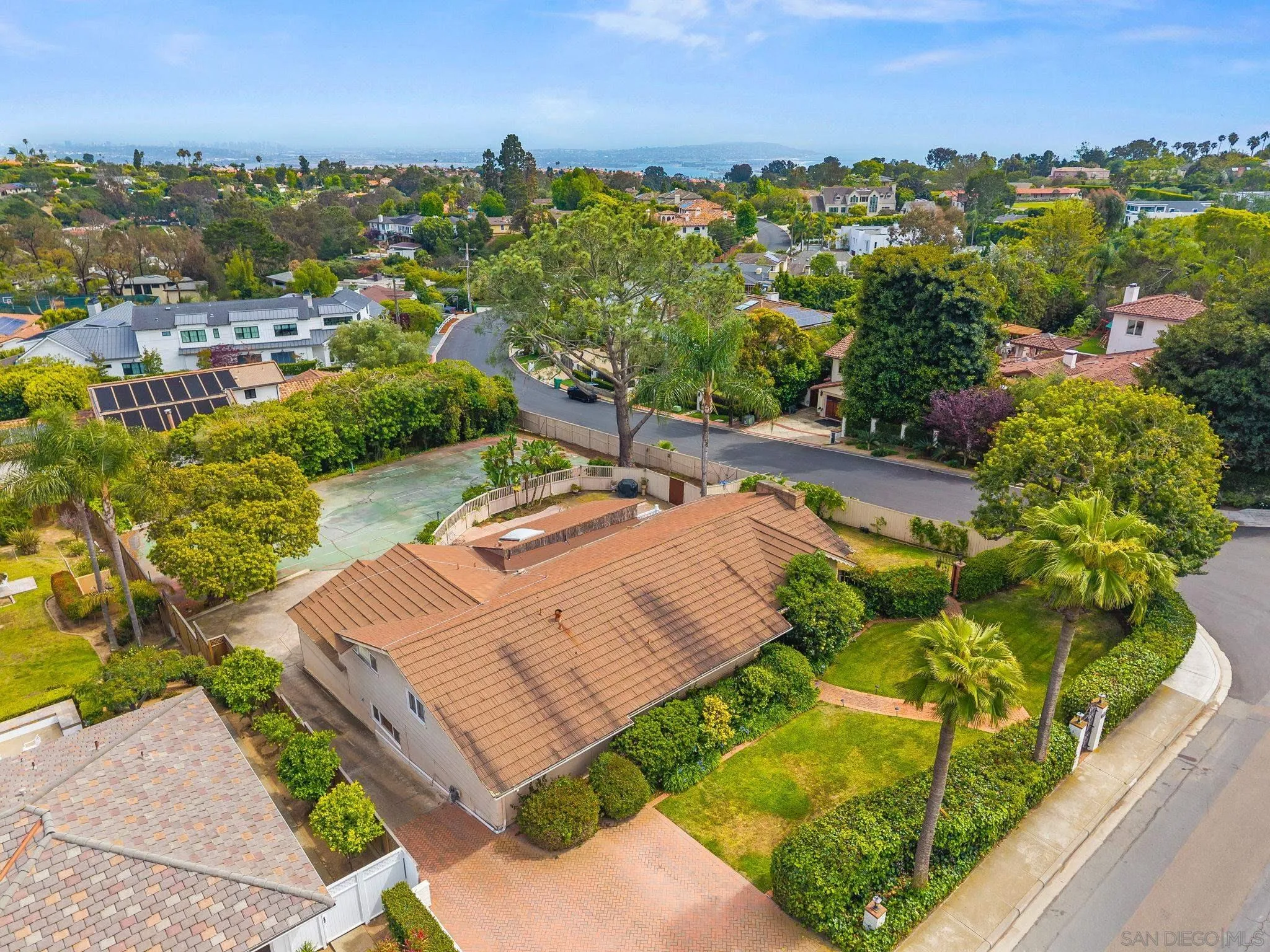 https://cdn.realtyfeed.com/cdn/127/260010572/bde99df35c5393f32432533b5af909dd.webp
