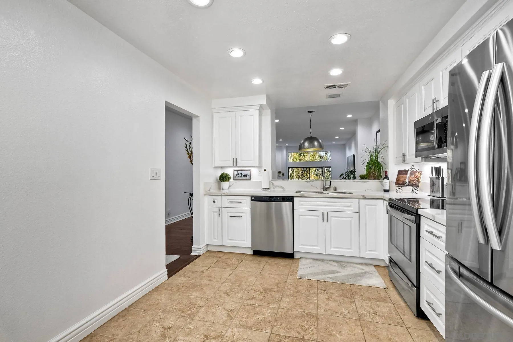https://cdn.realtyfeed.com/cdn/127/260010577/8f2d12bf48e931519e35c8c973961fb3.webp
