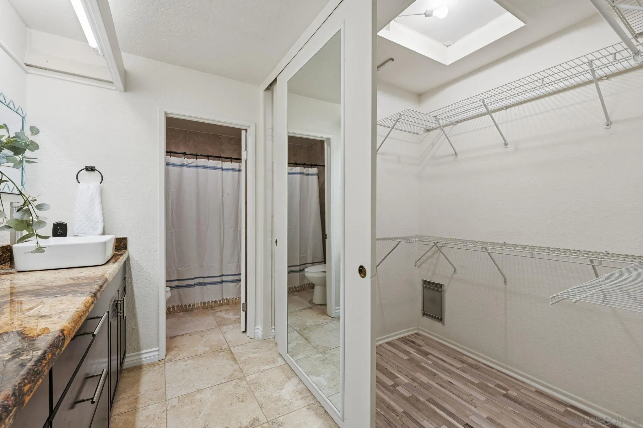 https://cdn.realtyfeed.com/cdn/127/260010581/4ffa486ba5a09f4e9f9911ec436f4b9c.webp