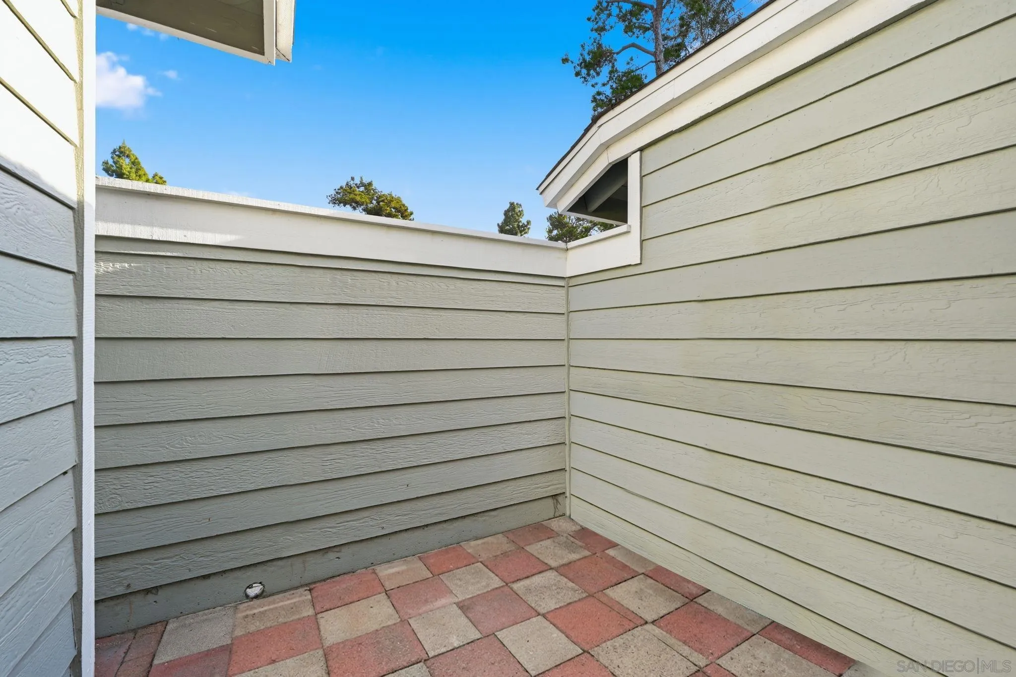 https://cdn.realtyfeed.com/cdn/127/260010581/519ea5e0777cc25839e8bb5a589ee5f9.webp
