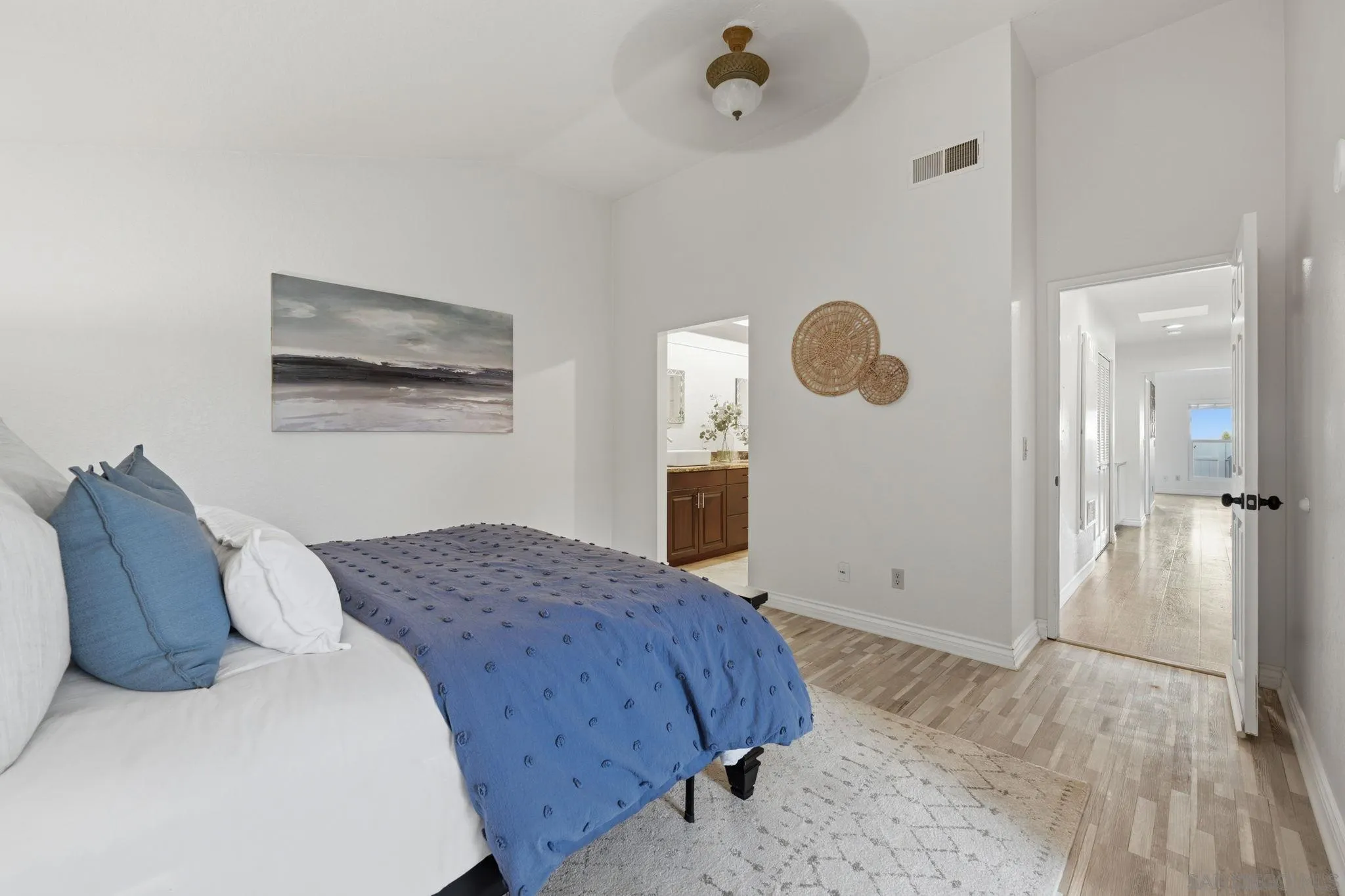 https://cdn.realtyfeed.com/cdn/127/260010581/78f2b056f5de5e8e7293cce63485a42e.webp