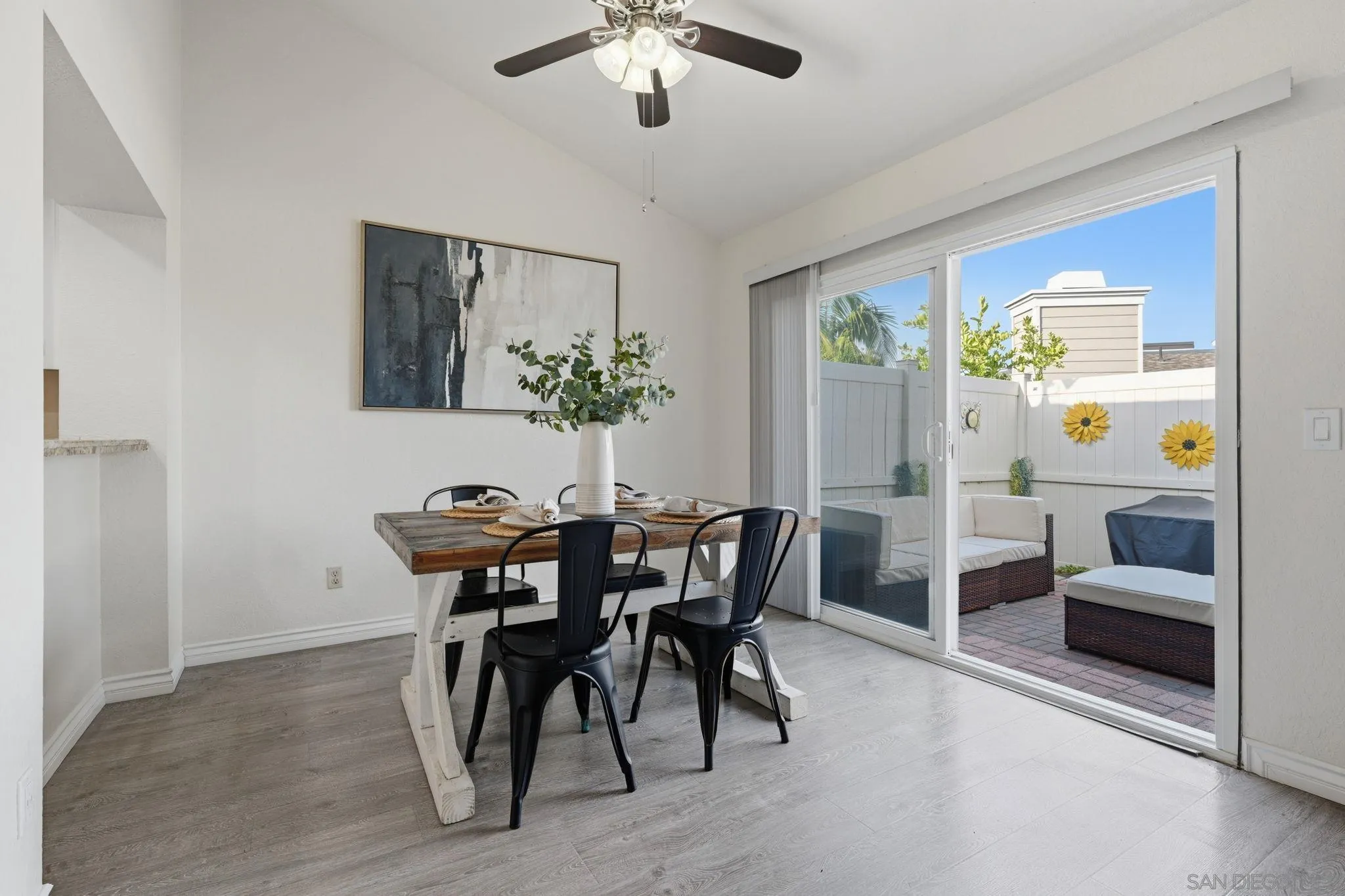 https://cdn.realtyfeed.com/cdn/127/260010581/8d2adfd5c5e0c5023e4a71322b032dee.webp