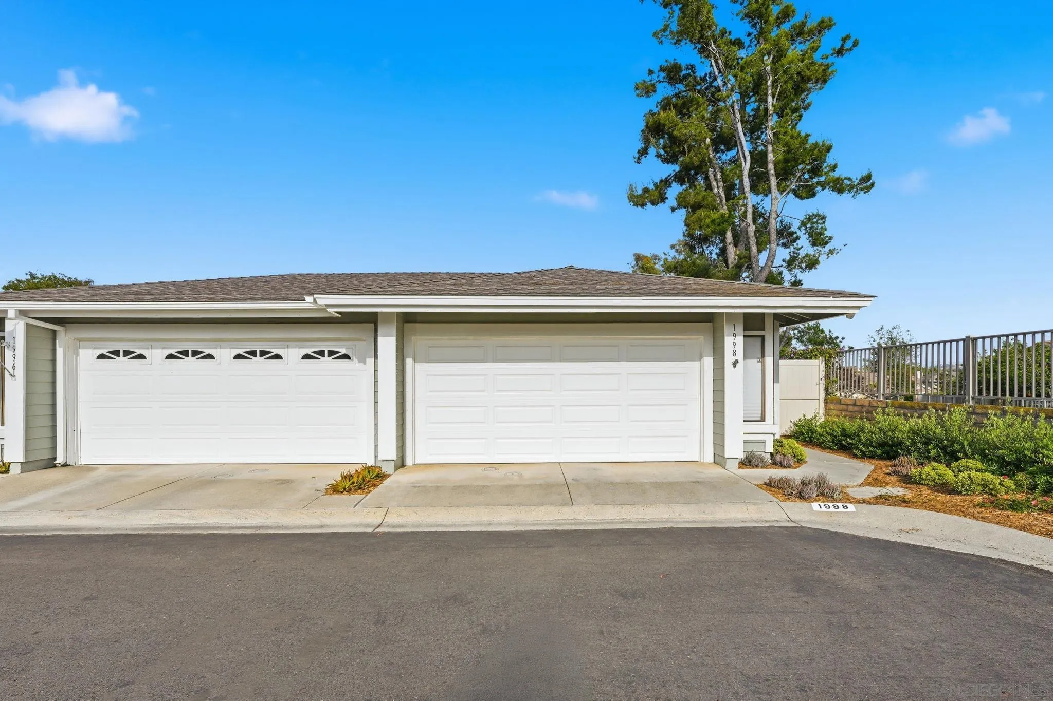 https://cdn.realtyfeed.com/cdn/127/260010581/c2ead9d94dee99e4c760aed1f656591d.webp