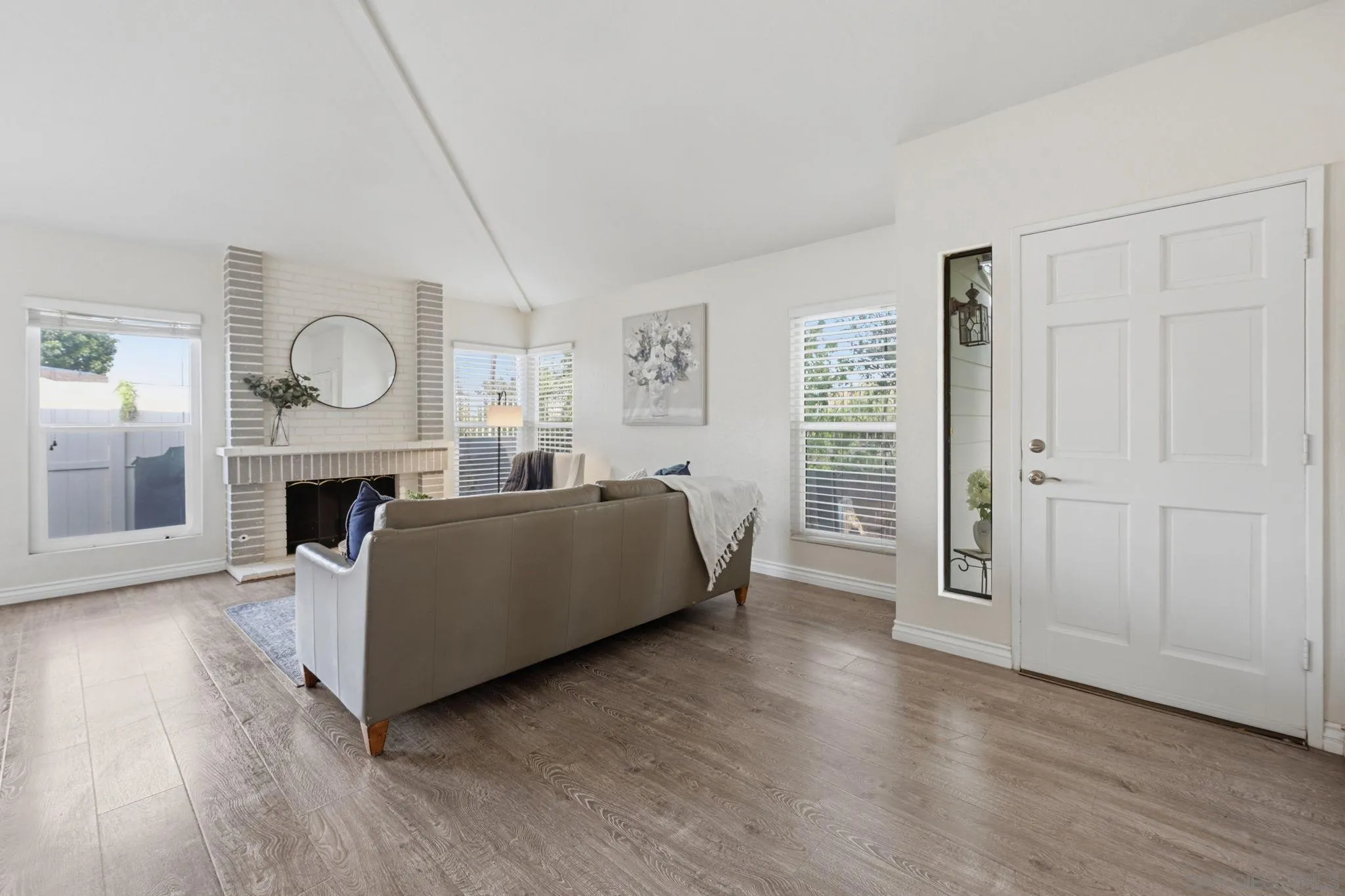 https://cdn.realtyfeed.com/cdn/127/260010581/d93e6ecd60b54bf8e0149808b7df27a7.webp