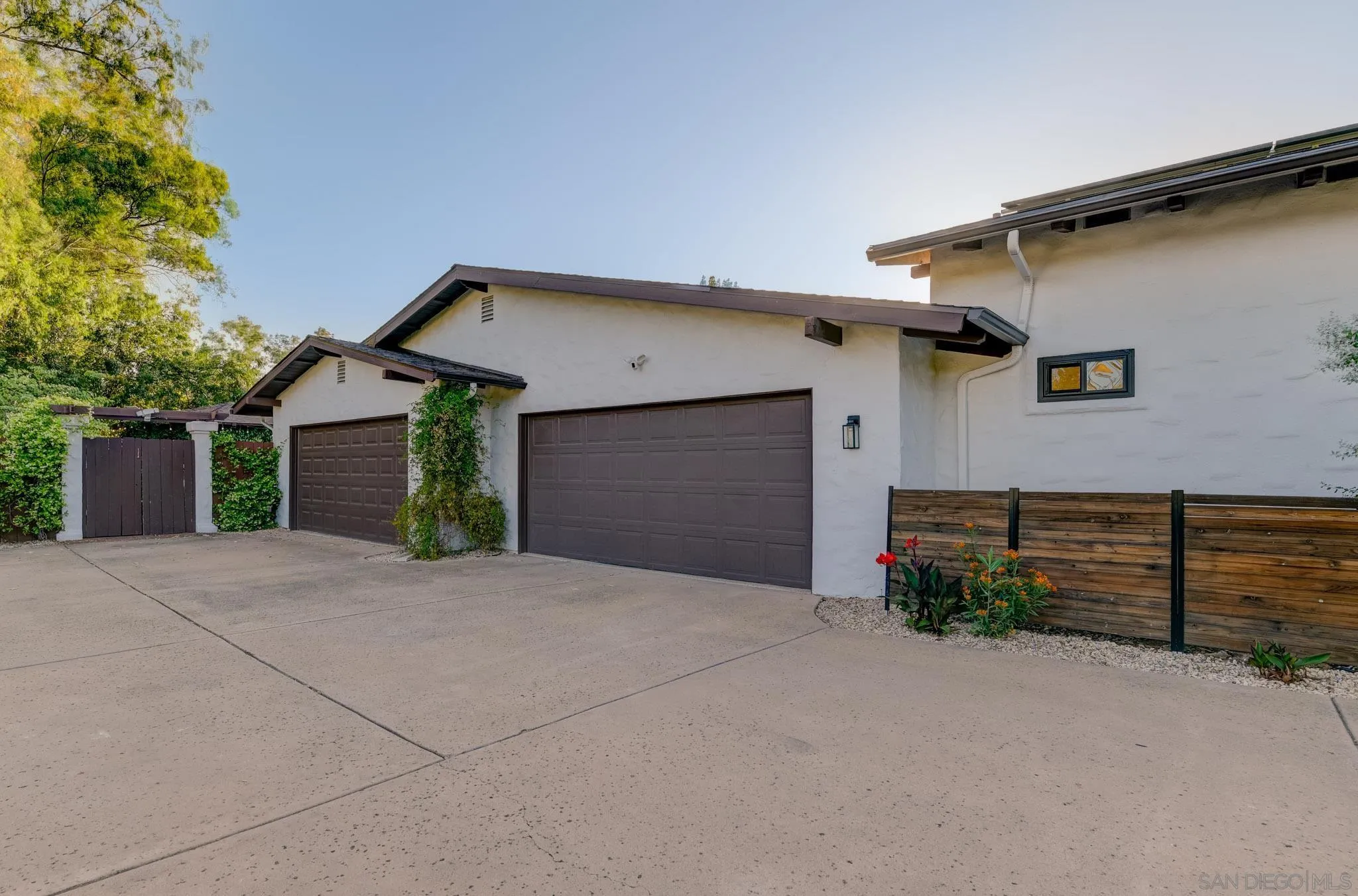 https://cdn.realtyfeed.com/cdn/127/260010586/24f91c645ccfe9c4806659915a9b87ee.webp
