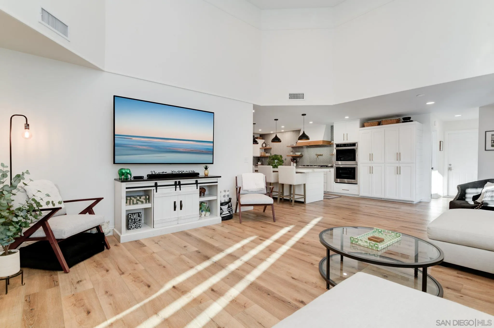 https://cdn.realtyfeed.com/cdn/127/260010586/2b4f327e43f1b9deb296b363c6ee5948.webp