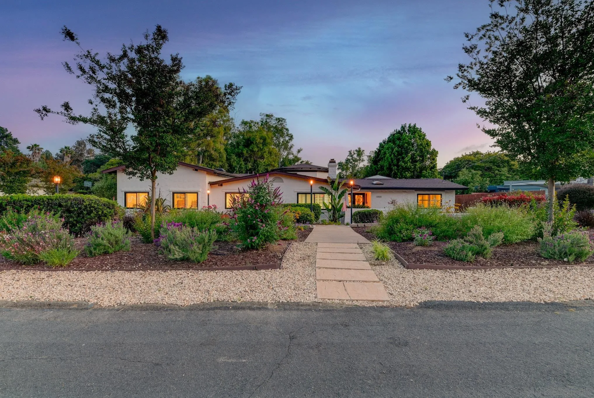 https://cdn.realtyfeed.com/cdn/127/260010586/c4593511534180260e84d34aacd18f49.webp