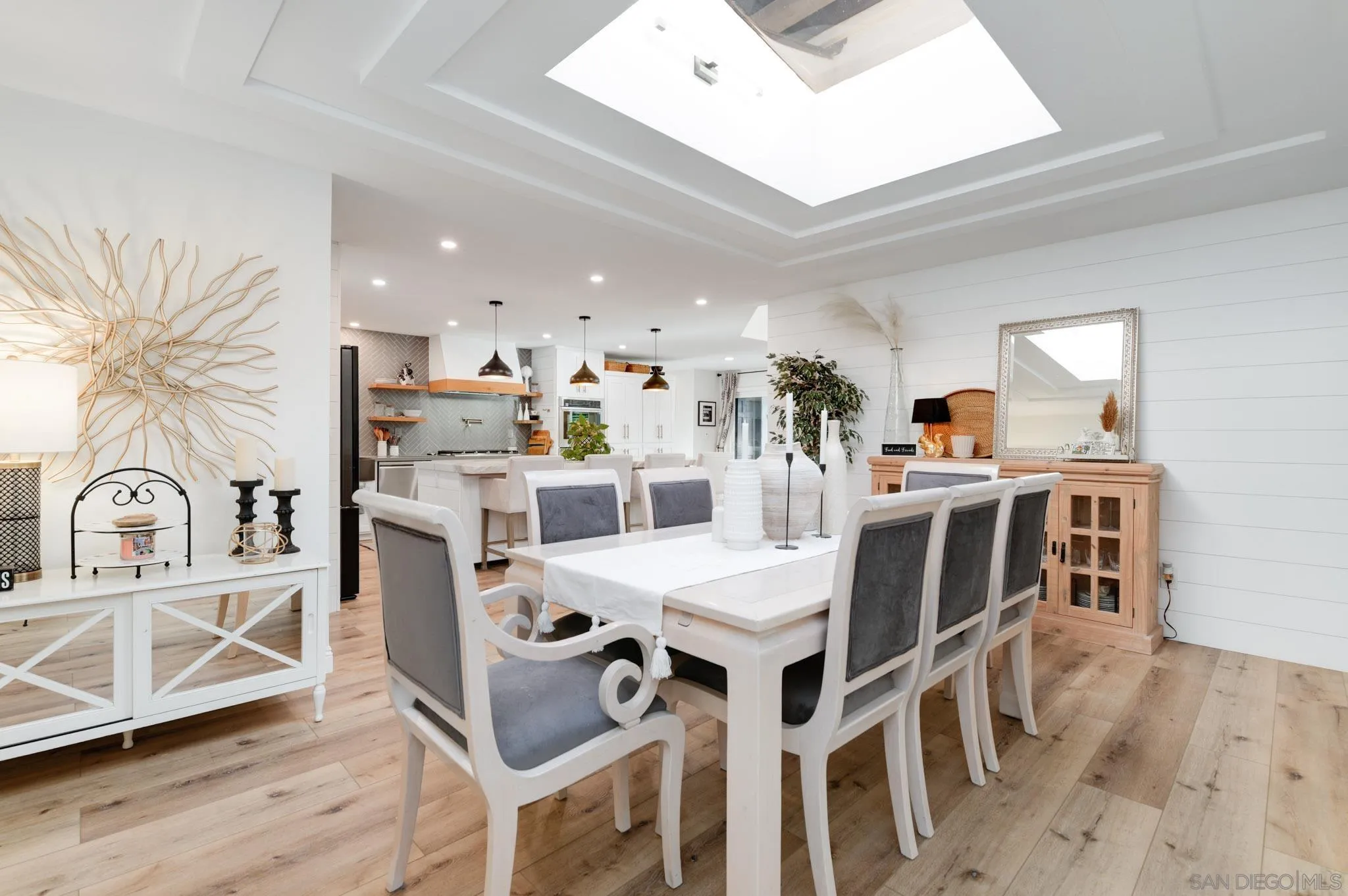 https://cdn.realtyfeed.com/cdn/127/260010586/e83d472fd74bfbd41e4af2312f08da98.webp