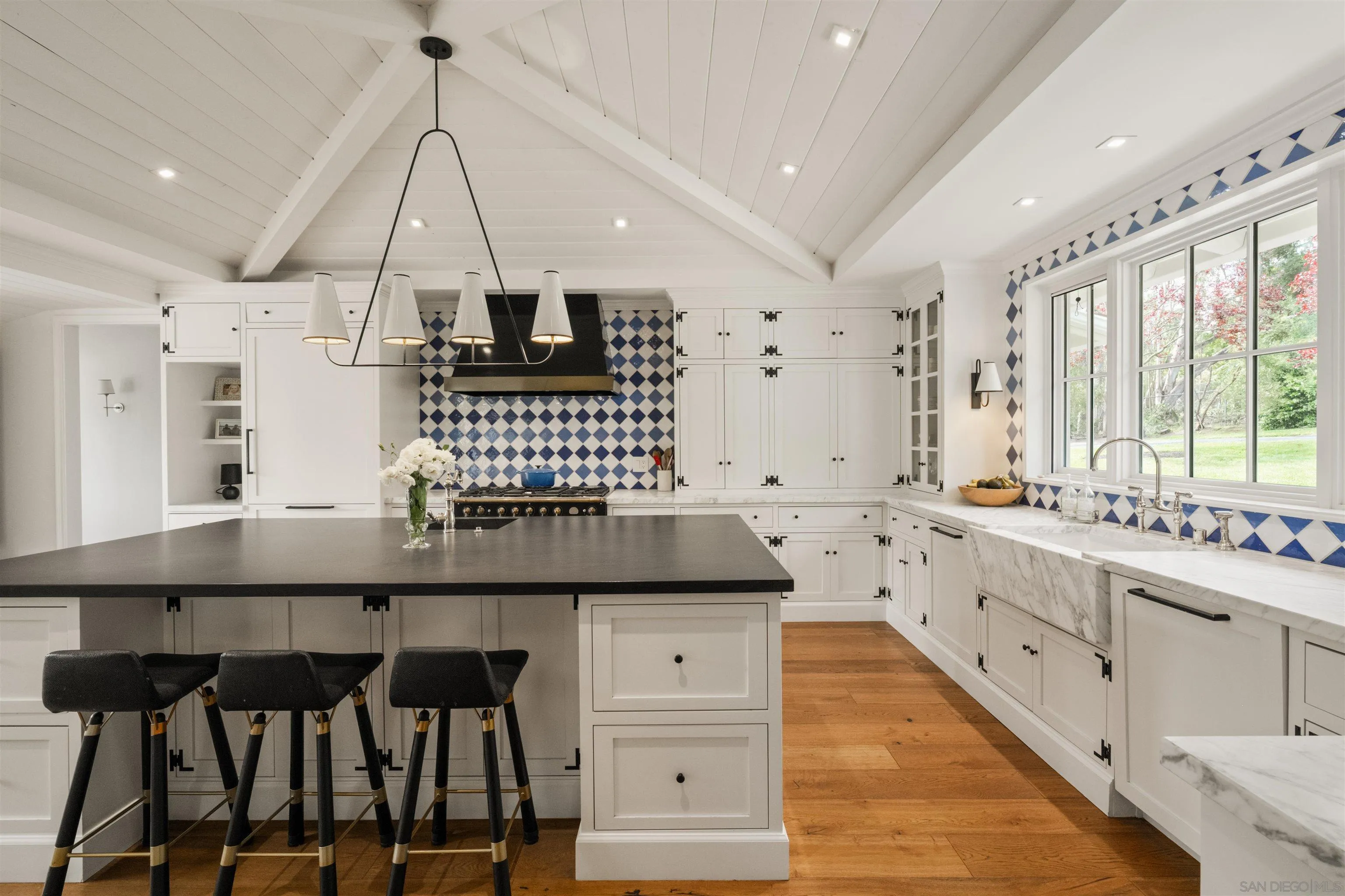 https://cdn.realtyfeed.com/cdn/127/260010593/ac51ce1f7242bb4fd3a5d6073e6a3699.webp