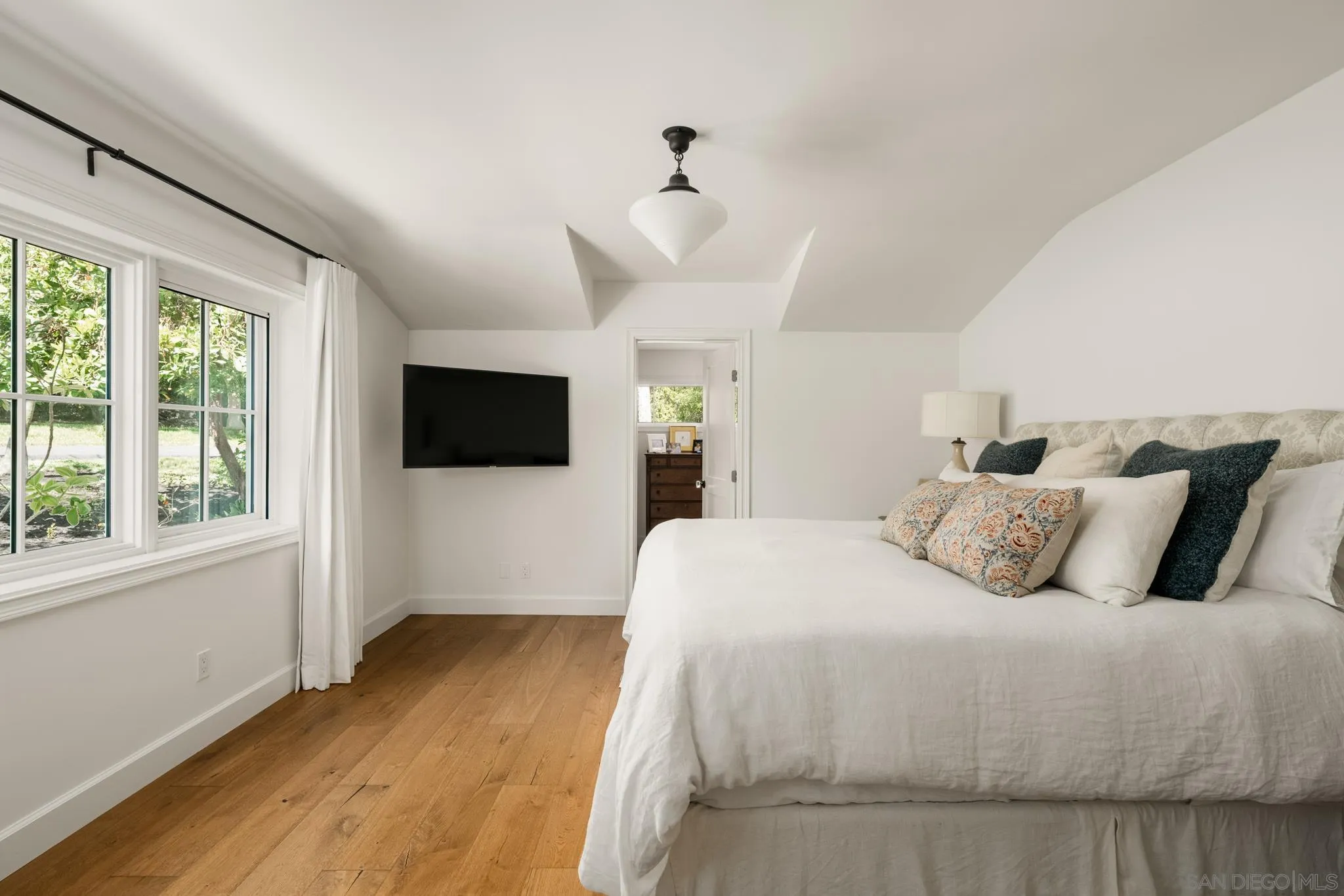 https://cdn.realtyfeed.com/cdn/127/260010593/c4143d8ee7da86b9a91d9c2d0848ab1b.webp