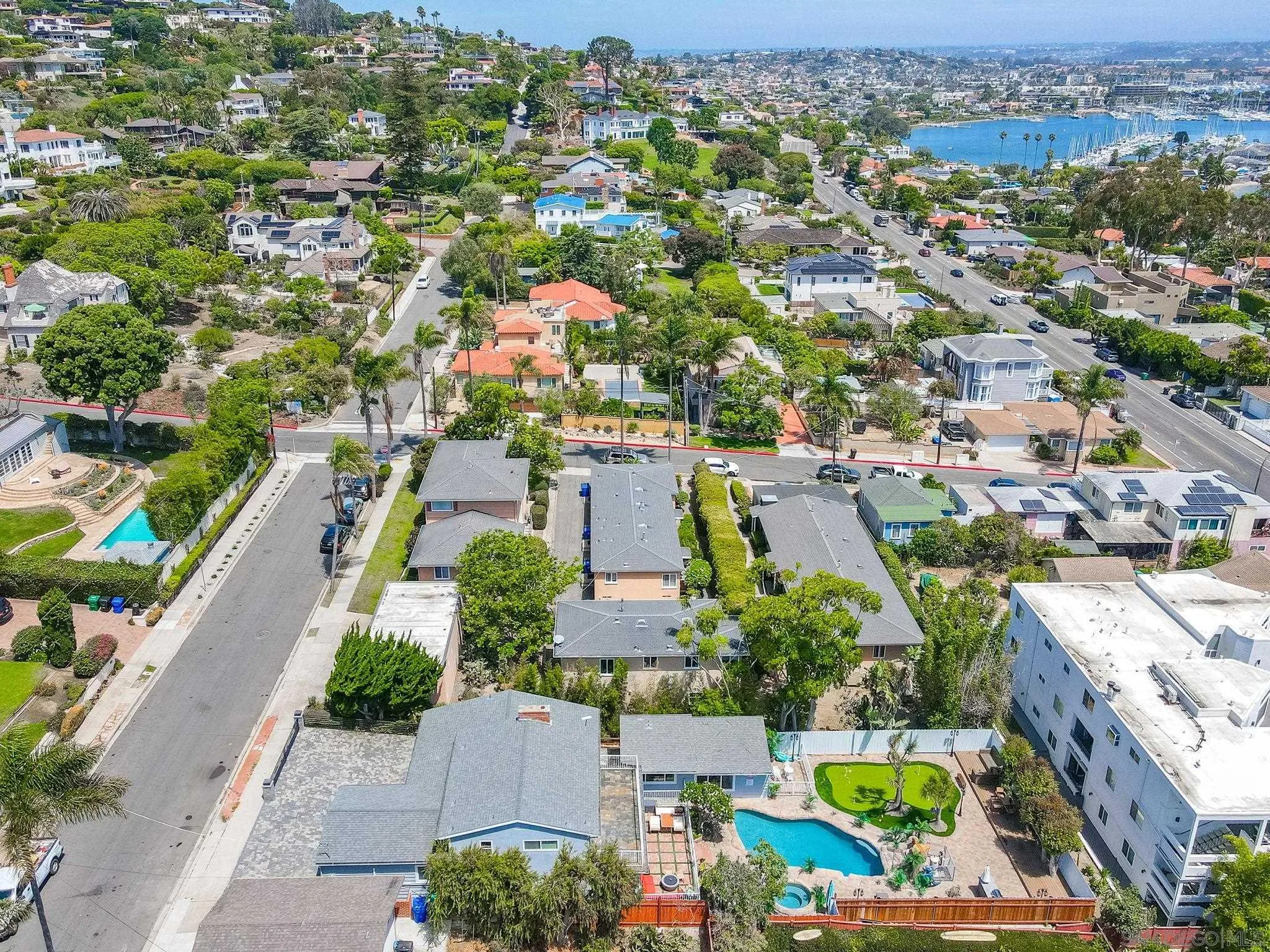 https://cdn.realtyfeed.com/cdn/127/260010594/68e4aa9509de4187c1377106e60a4419.webp