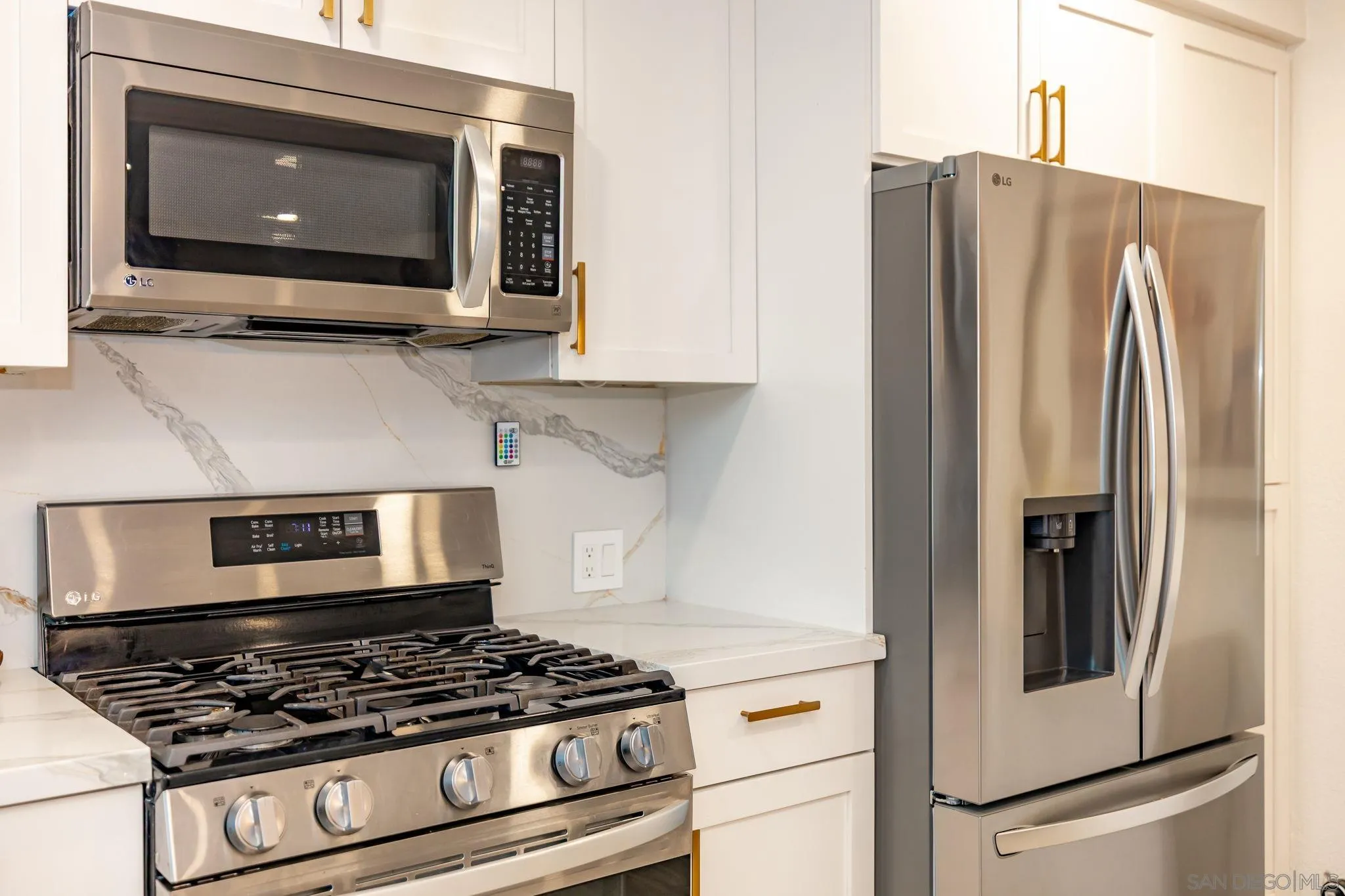 https://cdn.realtyfeed.com/cdn/127/260010594/ef040b69a17bbdc9026575a1db2321d7.webp