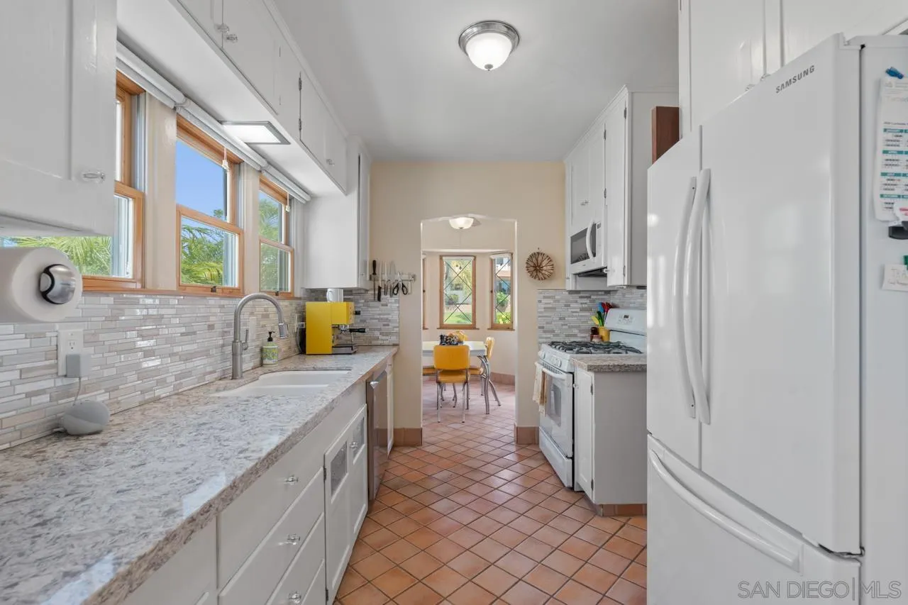 https://cdn.realtyfeed.com/cdn/127/260010595/8ba62964778ba3ca5f83a4fdc0cf6ffa.webp