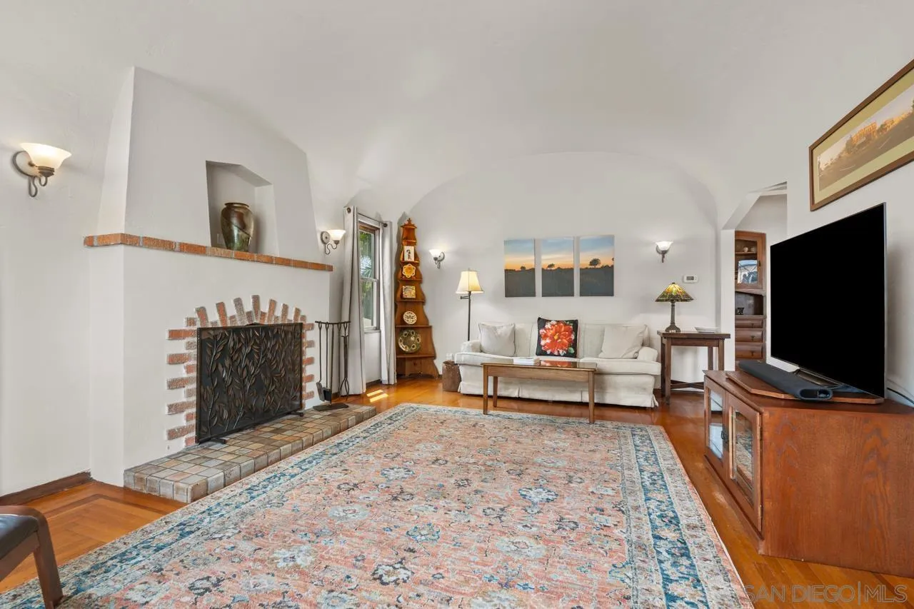 https://cdn.realtyfeed.com/cdn/127/260010595/cb5fc04c293454459de08719deb9fc1e.webp