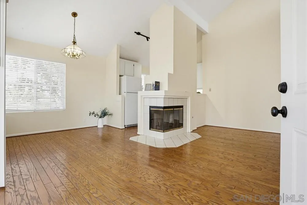 https://cdn.realtyfeed.com/cdn/127/260010596/4feb663098bde7d20e33adb4be48b0e8.webp