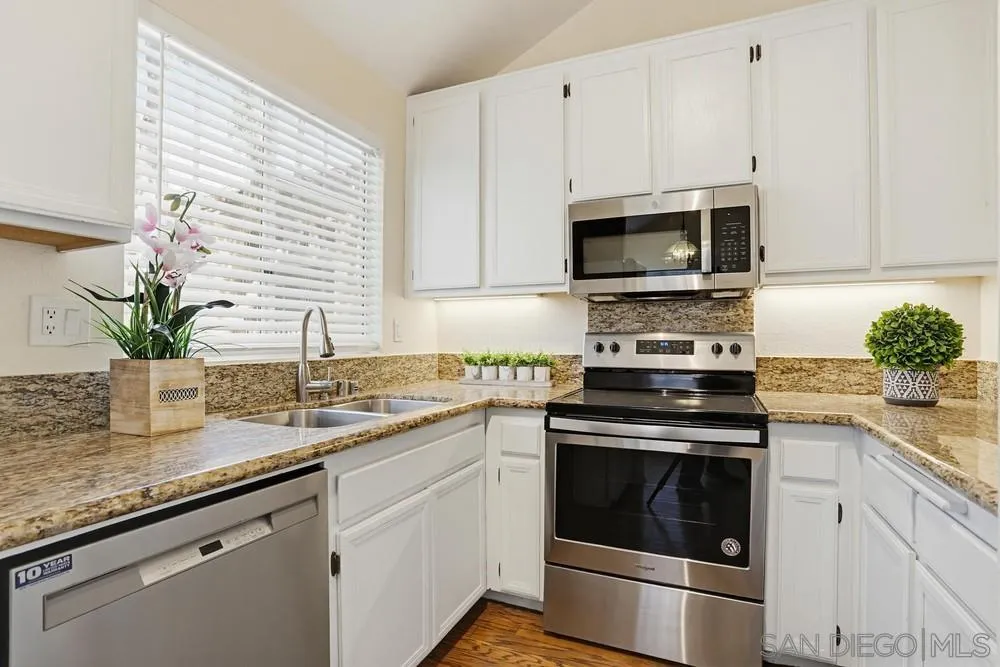 https://cdn.realtyfeed.com/cdn/127/260010596/6dd9d4e0b882fe18cca24dd1e37da3f3.webp