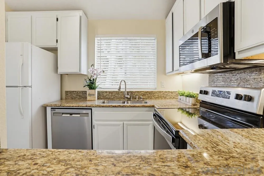 https://cdn.realtyfeed.com/cdn/127/260010596/82dca7bdda1aea5b4f188113751cb29b.webp