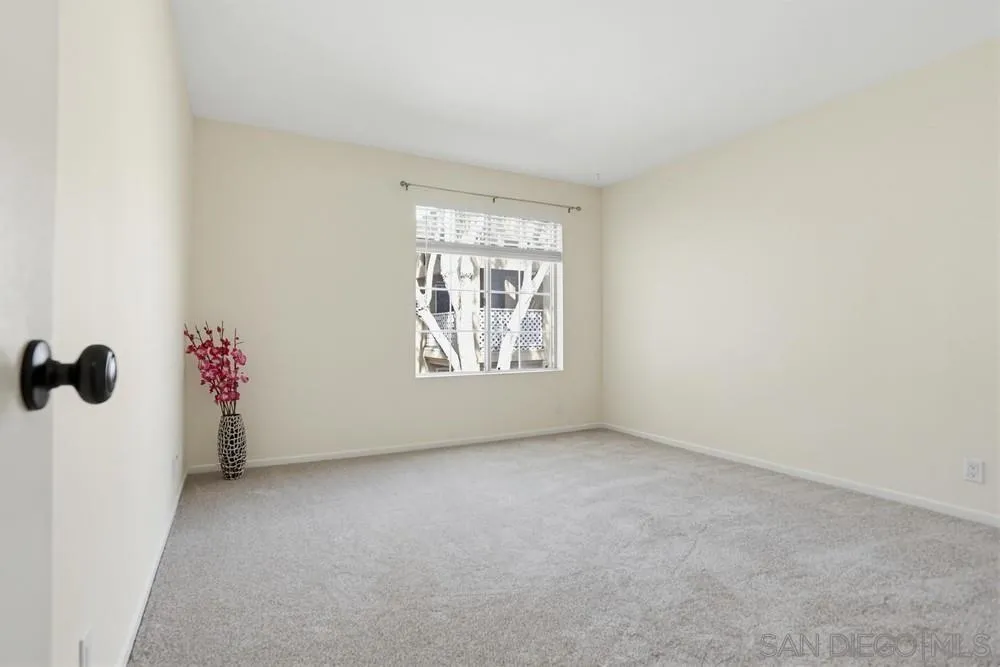 https://cdn.realtyfeed.com/cdn/127/260010596/dc8e6348566458904a100d184619b1c6.webp