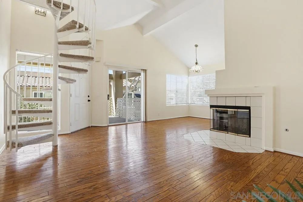 https://cdn.realtyfeed.com/cdn/127/260010596/fb492e9a465af27df8a02b7223e9e8aa.webp