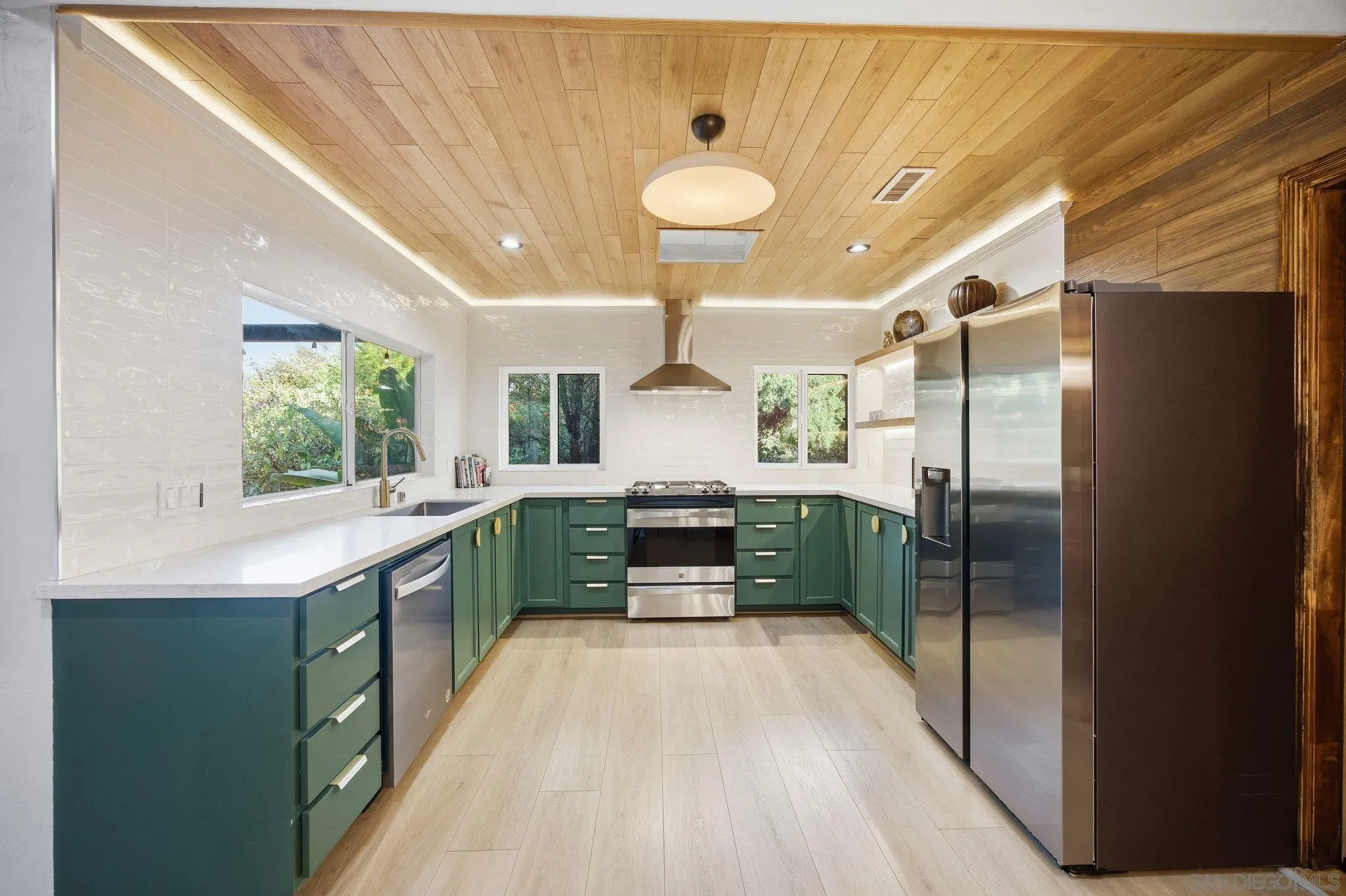 https://cdn.realtyfeed.com/cdn/127/260010605/2b3175218dfaf977ca6feeab62134a0e.webp