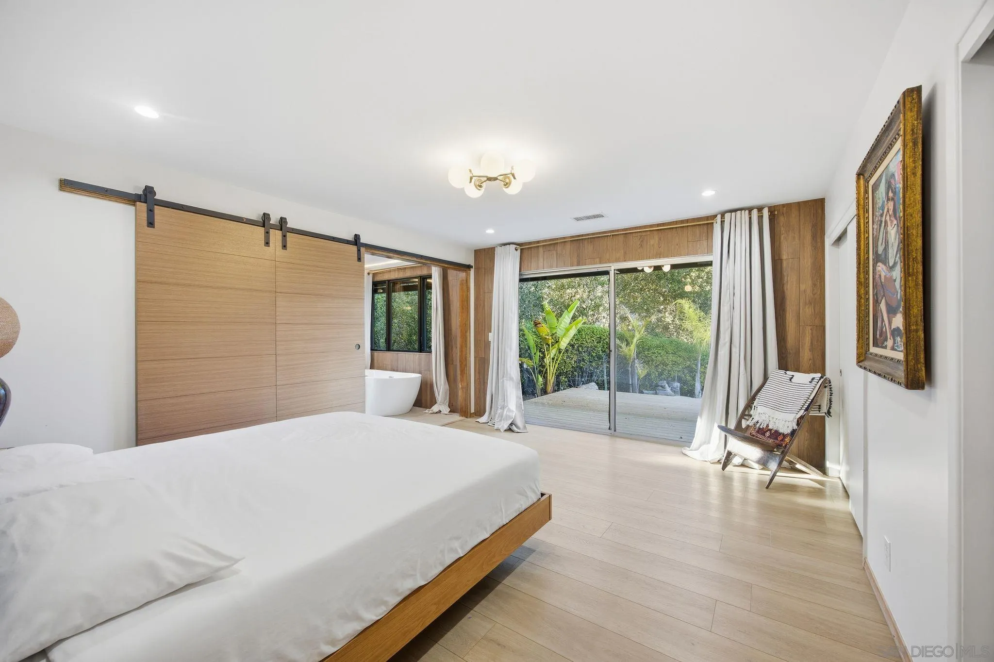 https://cdn.realtyfeed.com/cdn/127/260010605/2df9e3d6f823a2fa98e0937121d749db.webp