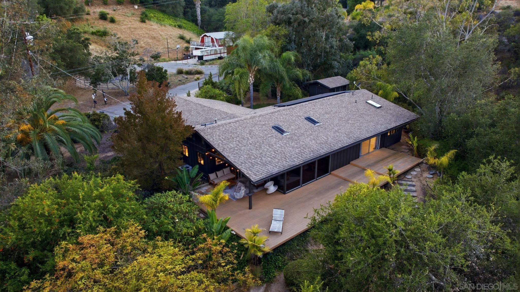 https://cdn.realtyfeed.com/cdn/127/260010605/4f50d14df17c3590d2933075c5ef3208.webp