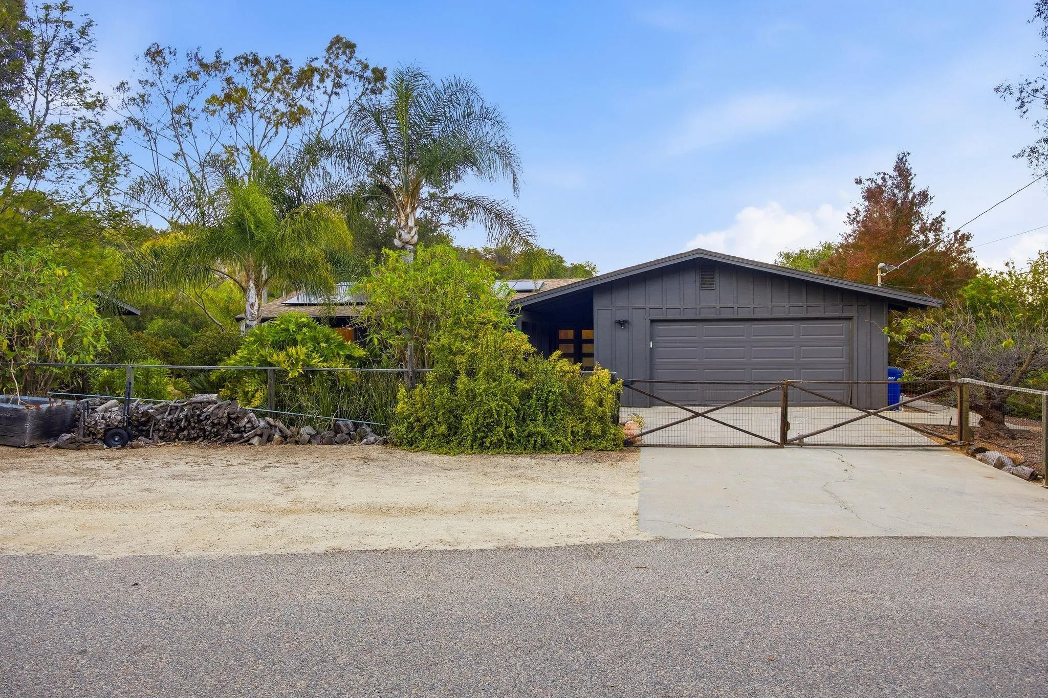 https://cdn.realtyfeed.com/cdn/127/260010605/b66041265cb22188ae22d112d5848fb5.webp