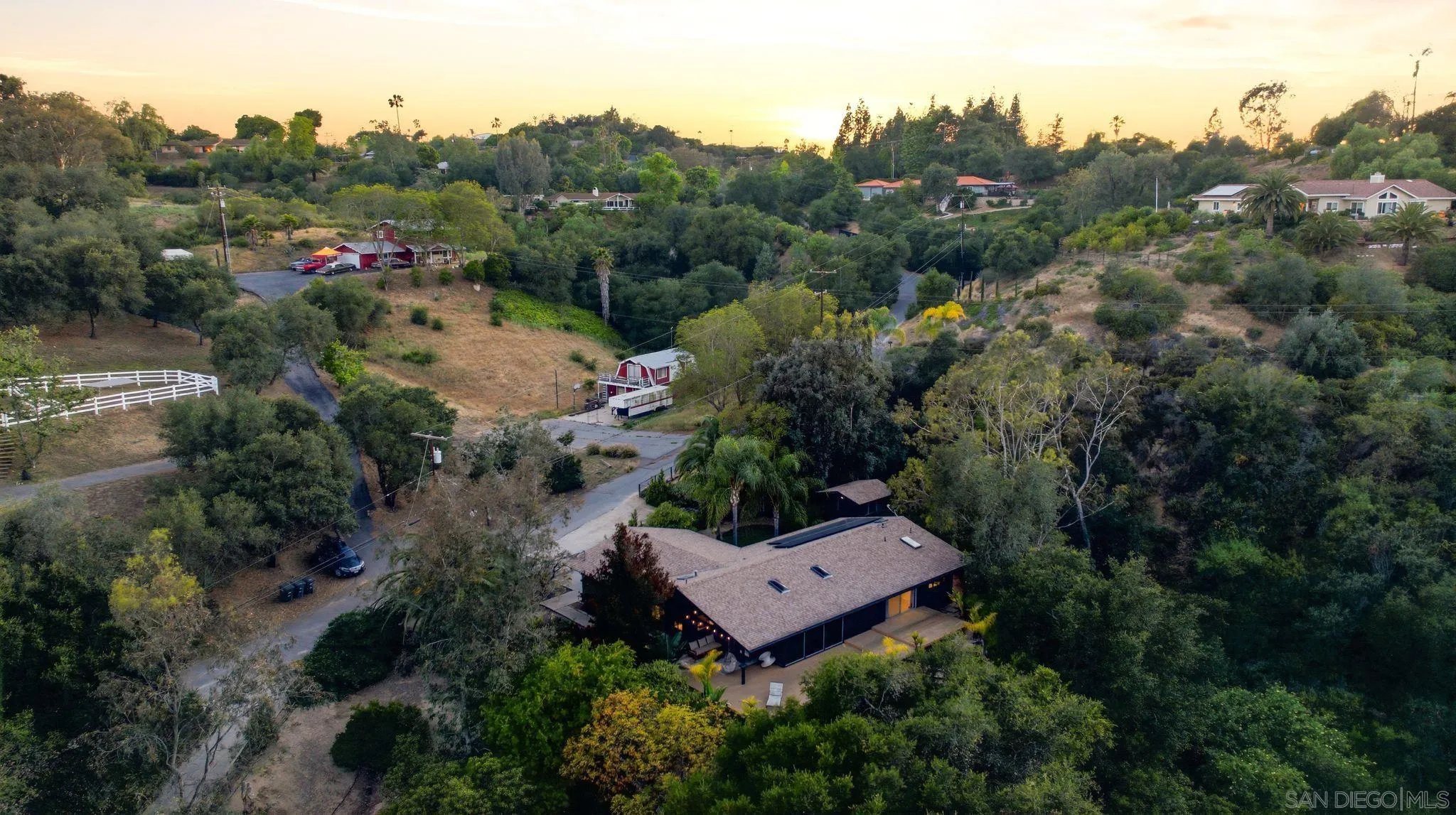 https://cdn.realtyfeed.com/cdn/127/260010605/d307fa5510cd1ce6e37cd5cdcd092d09.webp