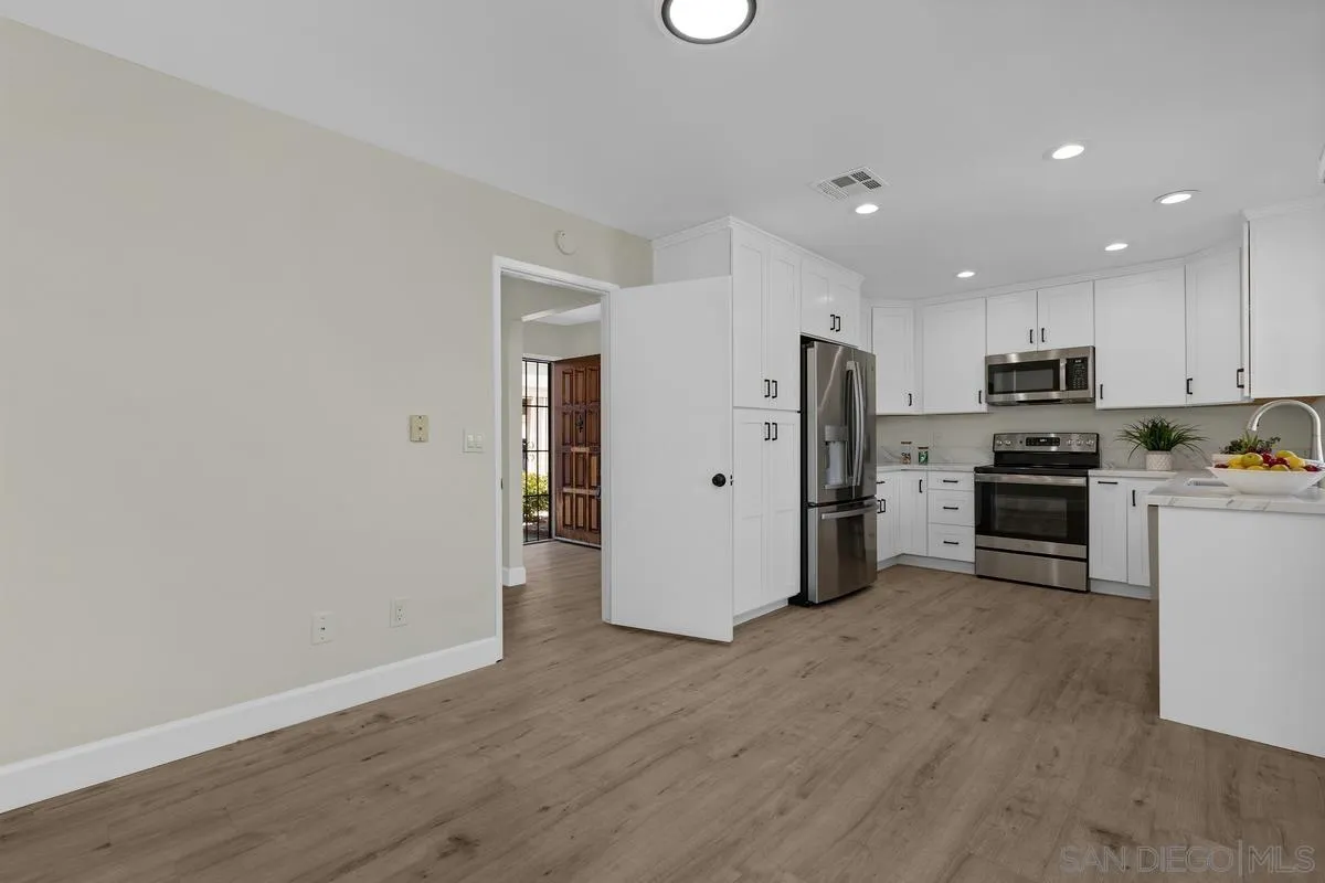 https://cdn.realtyfeed.com/cdn/127/260010608/199aeb2bc778d9767dcbdc45dd96453f.webp