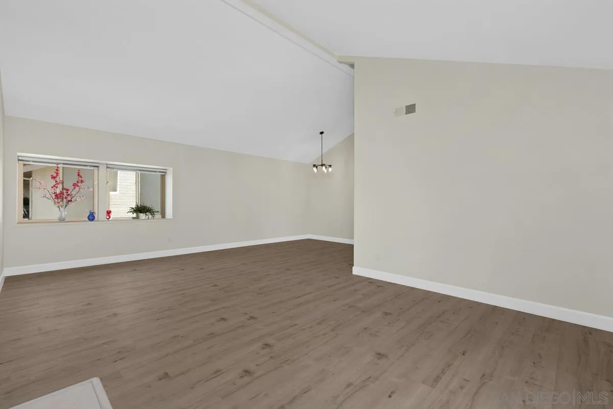 Photo #7: 260010608 Listing: Photo #7