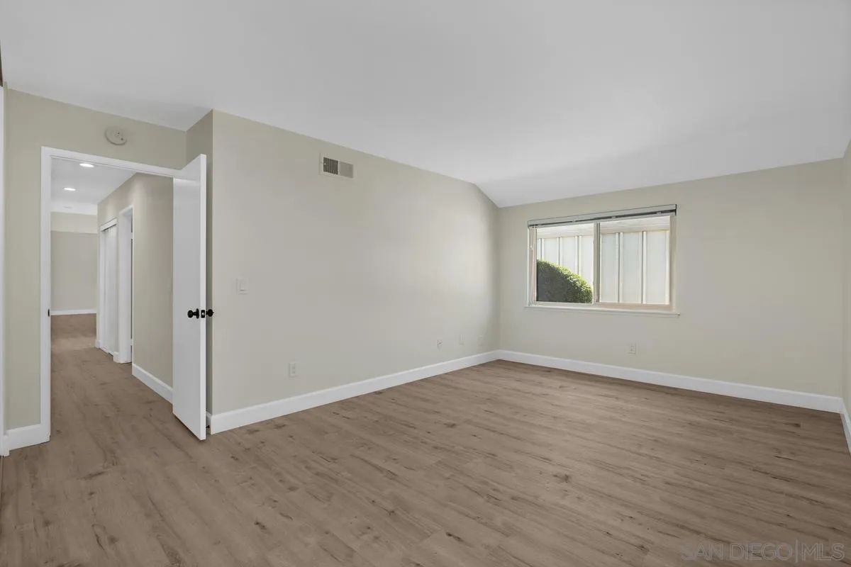 https://cdn.realtyfeed.com/cdn/127/260010608/87d1b926bc58f9d3d83646de528a3939.webp