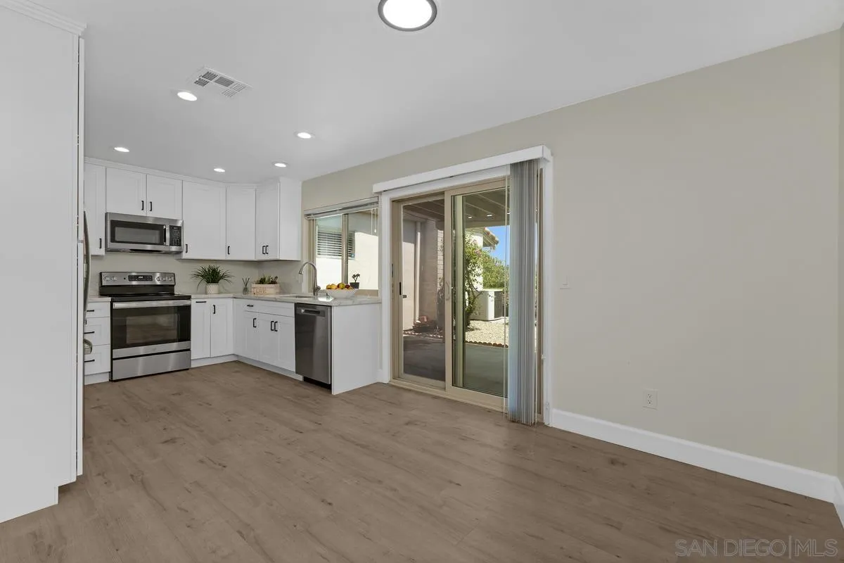 https://cdn.realtyfeed.com/cdn/127/260010608/d85a5c64b8de84daaf89ff9c2f09ea10.webp