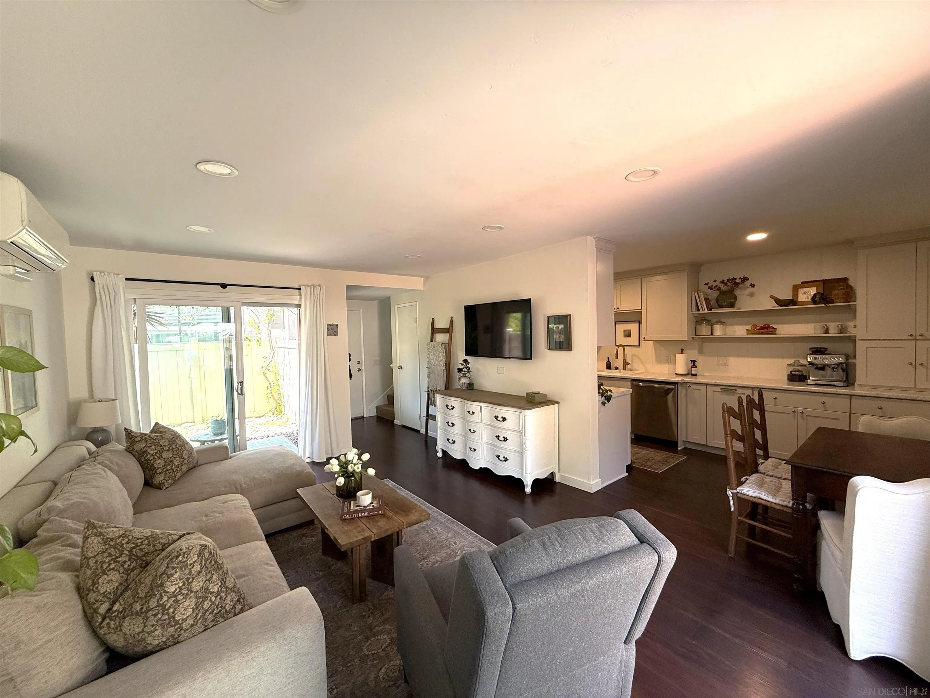Photo #3: 260010612 Listing: Photo #3