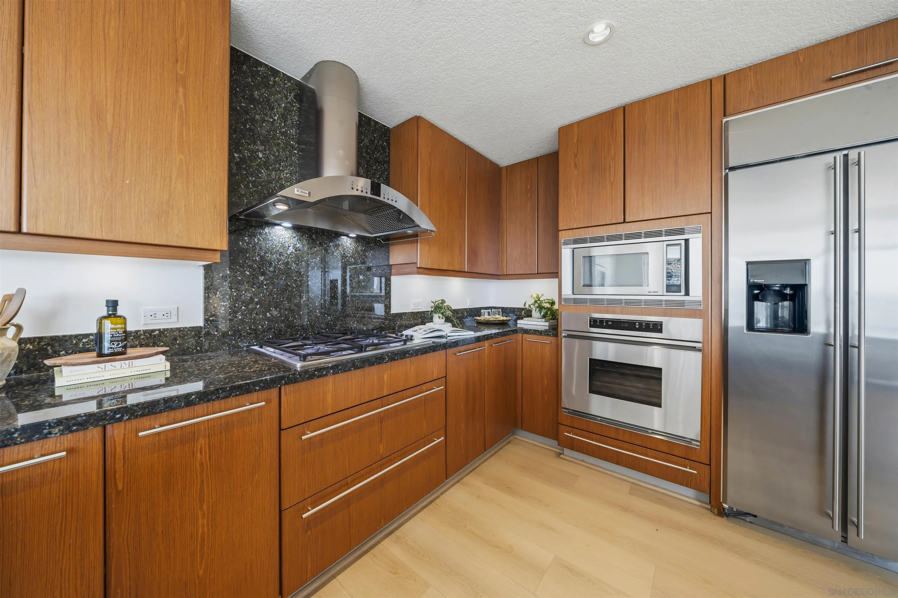 Photo #10: 260010614 Listing: Photo #10