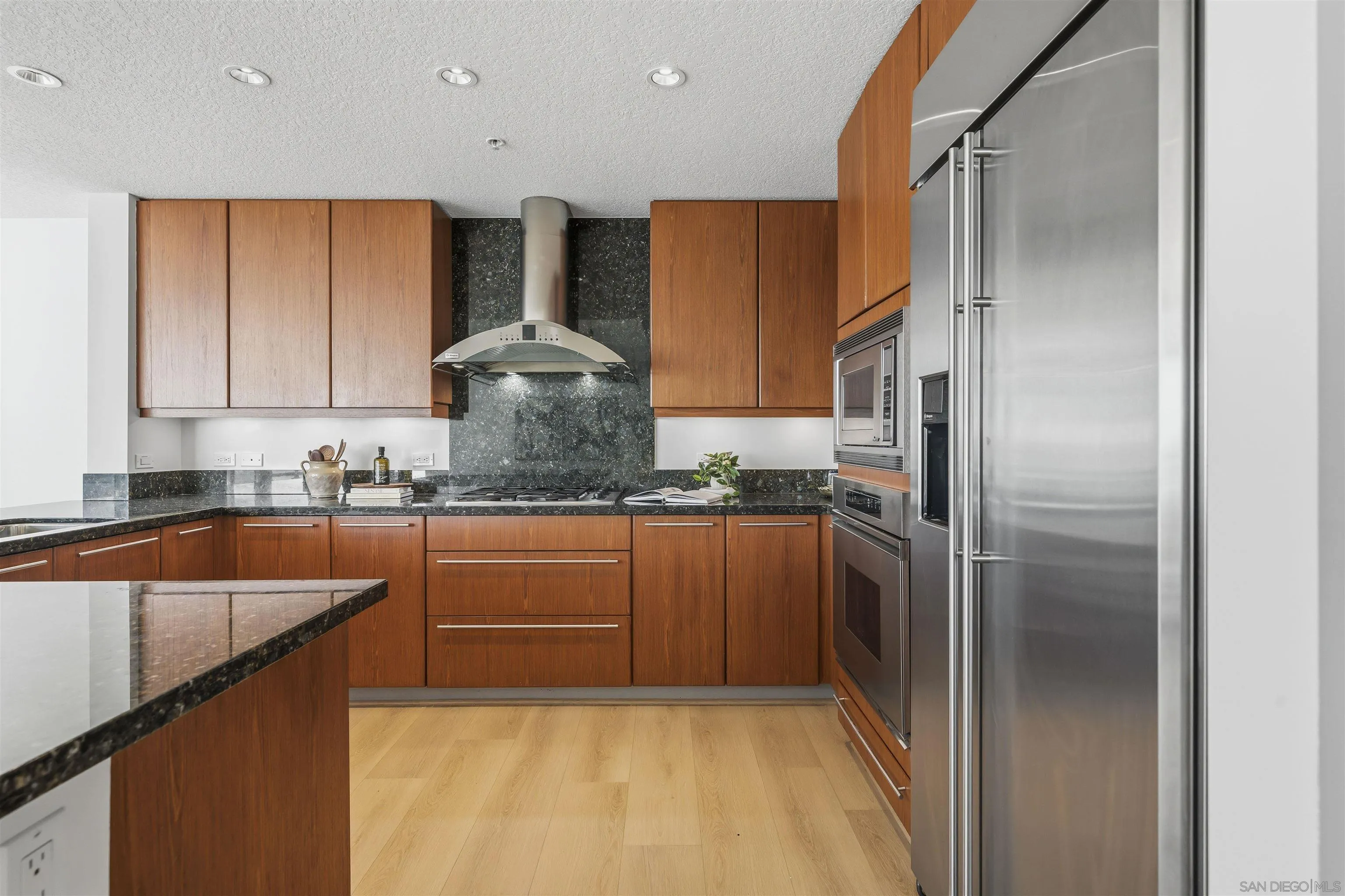 Photo #9: 260010614 Listing: Photo #9