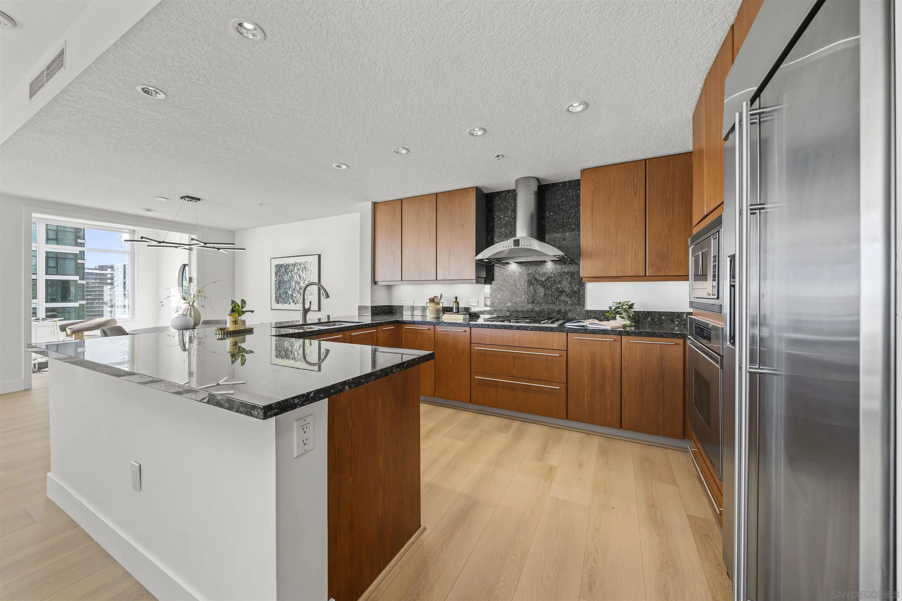 Photo #8: 260010614 Listing: Photo #8
