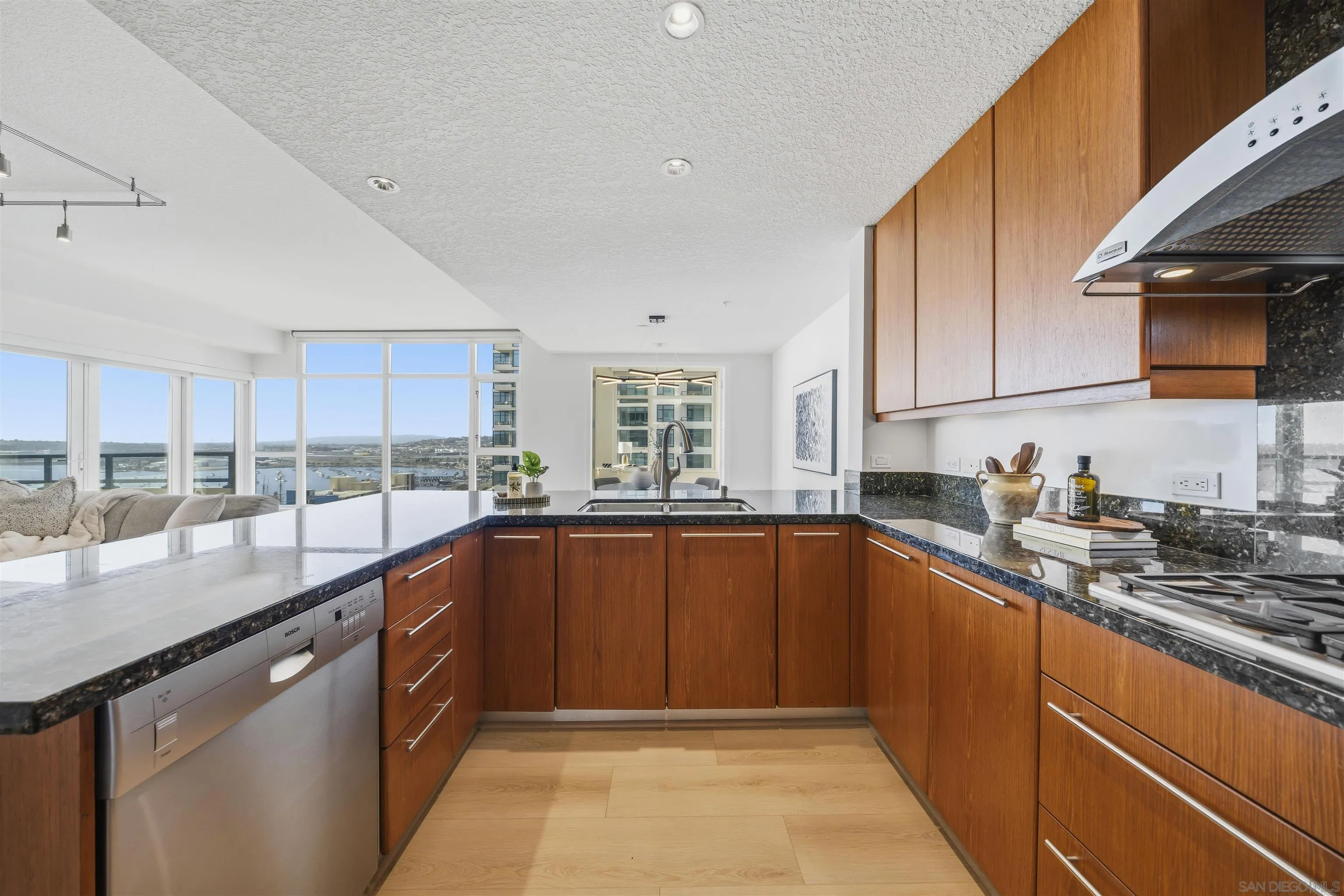 Photo #12: 260010614 Listing: Photo #12