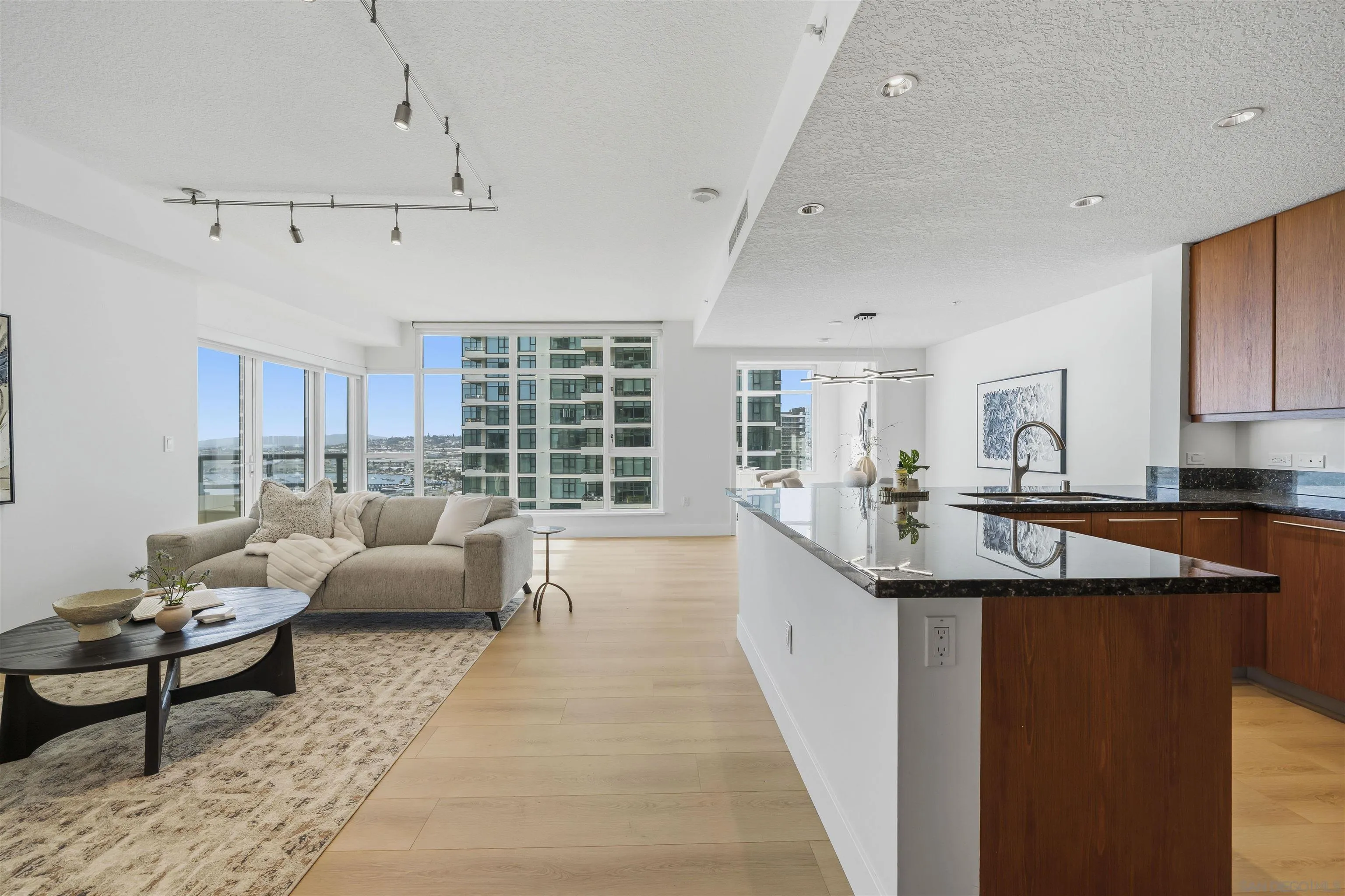 Photo #7: 260010614 Listing: Photo #7