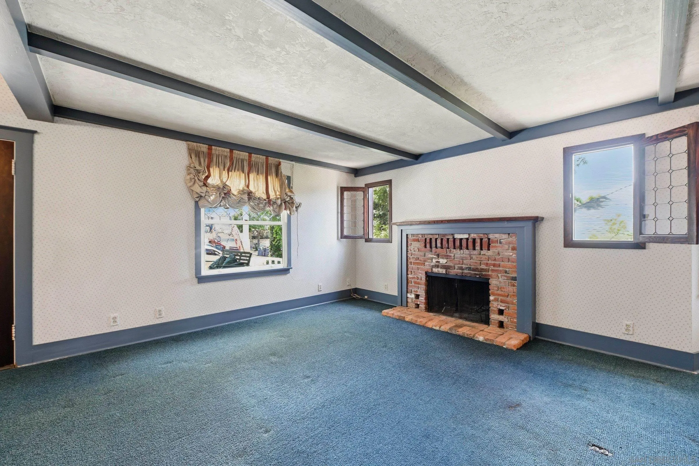 https://cdn.realtyfeed.com/cdn/127/260010618/3a80393e1606dfc15771901f43e0d13d.webp