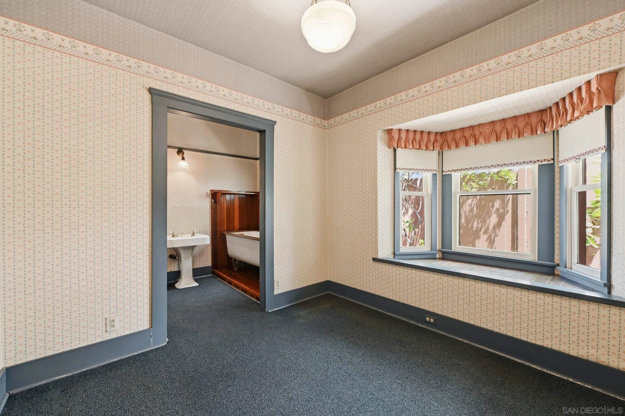 https://cdn.realtyfeed.com/cdn/127/260010618/76dce1bd54964a2c11406ed725ff1567.webp