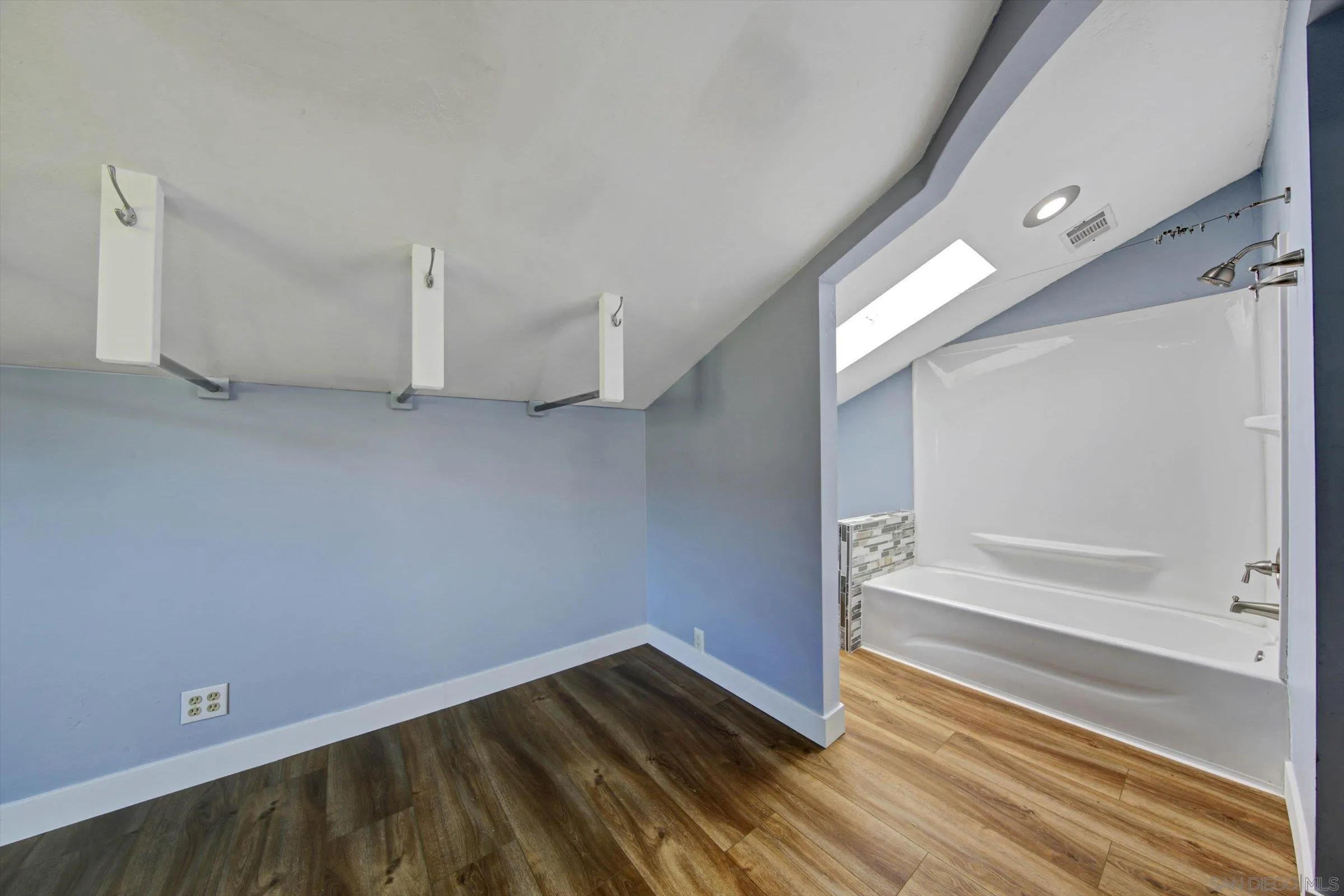 https://cdn.realtyfeed.com/cdn/127/260010631/0d6e6ebb6fc2d32b5b856a4a096c59b1.webp