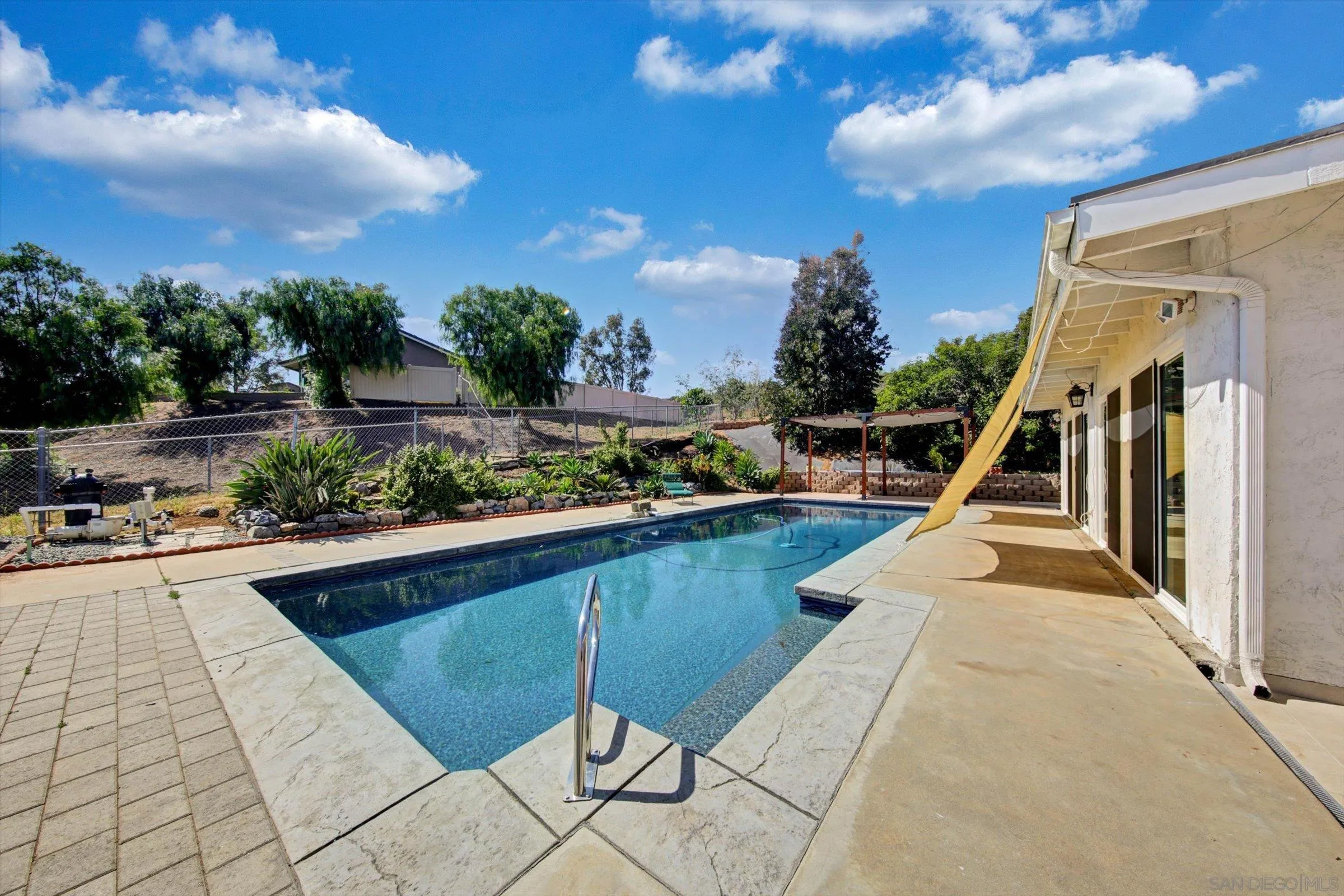 https://cdn.realtyfeed.com/cdn/127/260010631/3b0942649241b48f5af5a1d3fffcf75c.webp