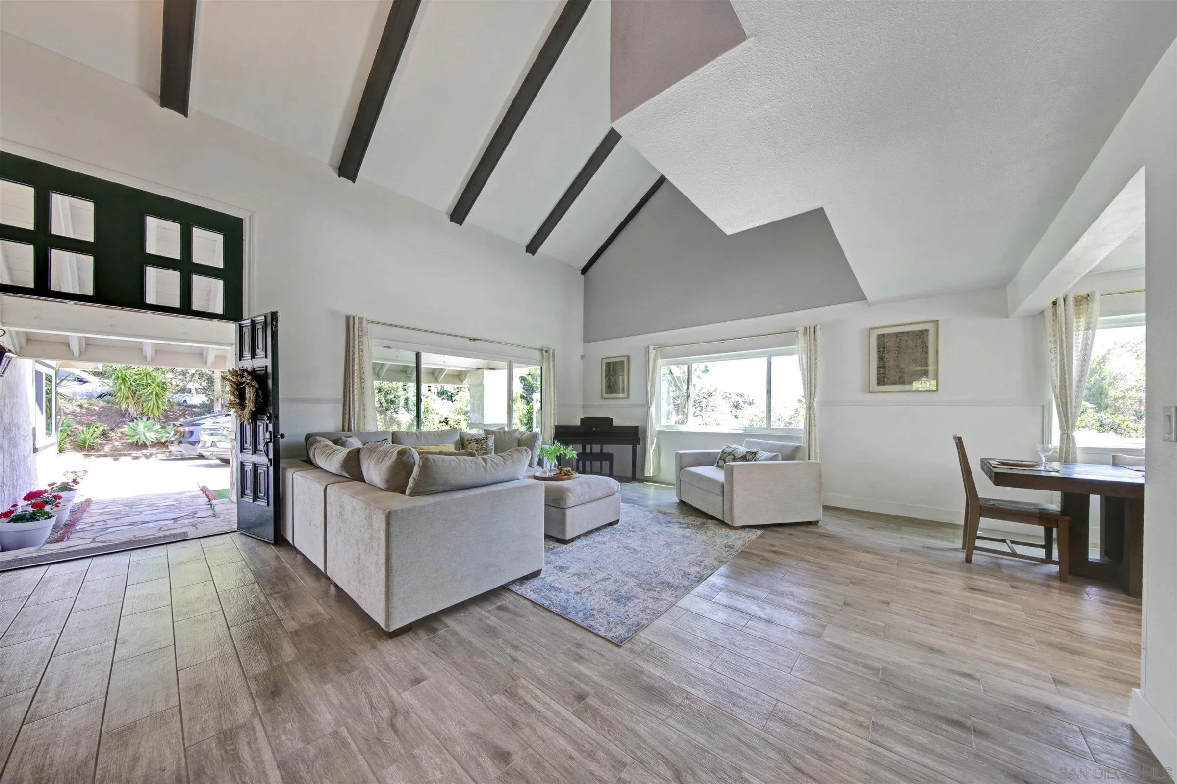 https://cdn.realtyfeed.com/cdn/127/260010631/47da95baf28f80307fe7446f62da24c3.webp