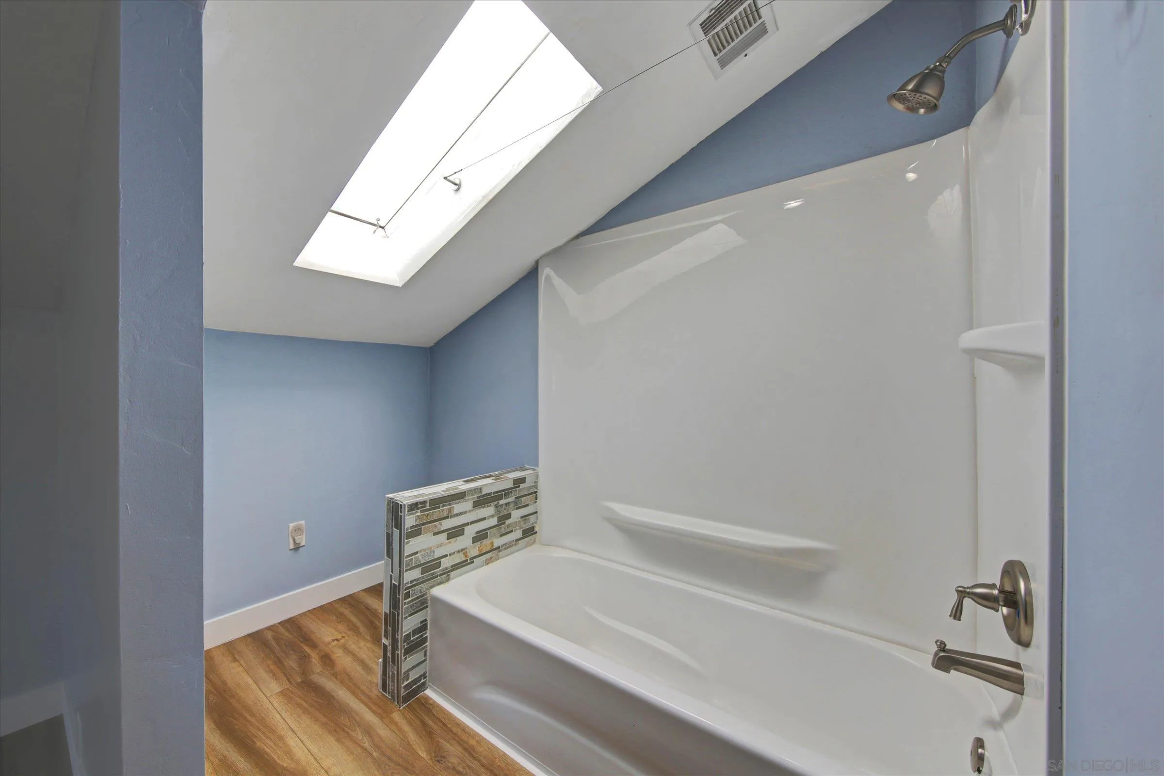 https://cdn.realtyfeed.com/cdn/127/260010631/7d4280fe4af50211bc381ec00915aae8.webp