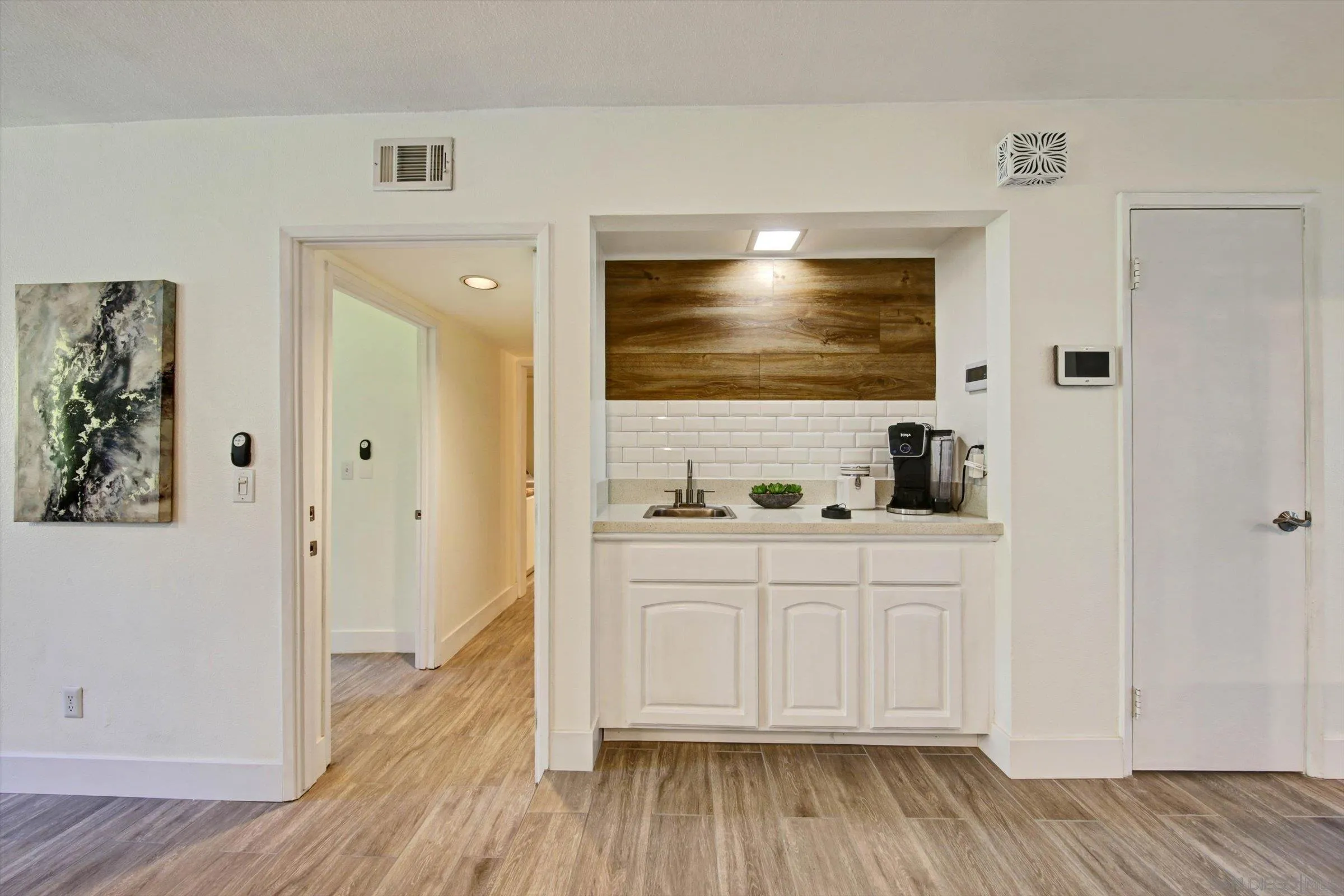 https://cdn.realtyfeed.com/cdn/127/260010631/a9e8cc5de5d3e53de8180f4502de2164.webp
