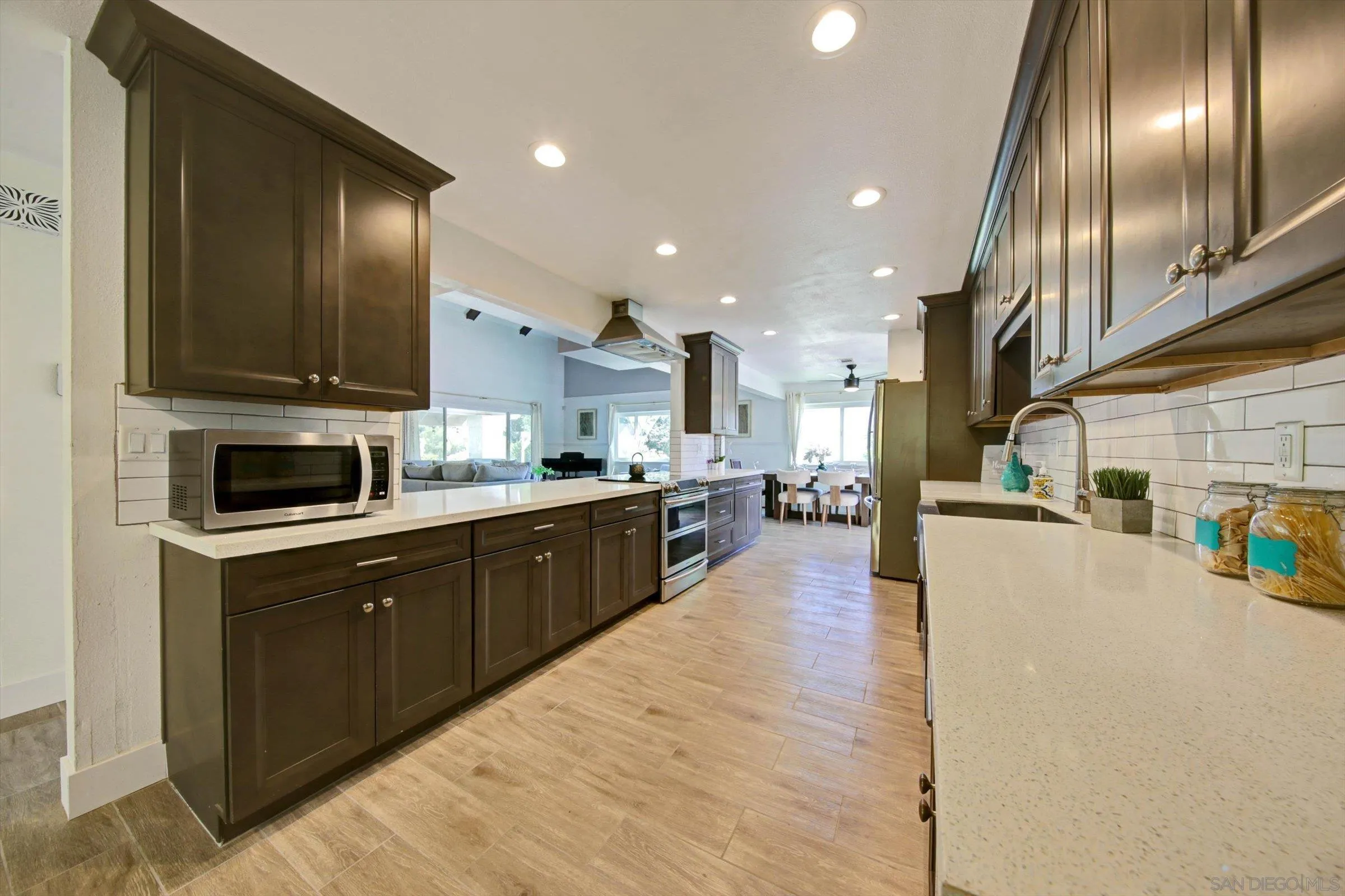 https://cdn.realtyfeed.com/cdn/127/260010631/b1912a50daf74ea4f495703918f400be.webp
